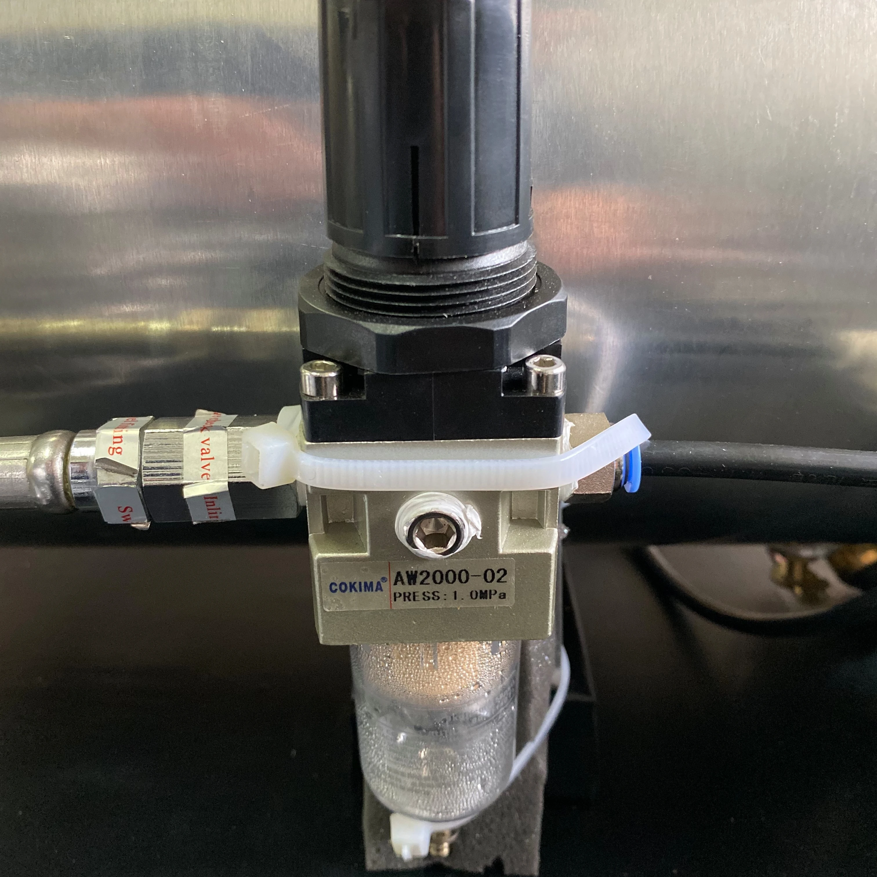 Complete automobile air suspension system with simple handle control  ,air storage tank and small air pump