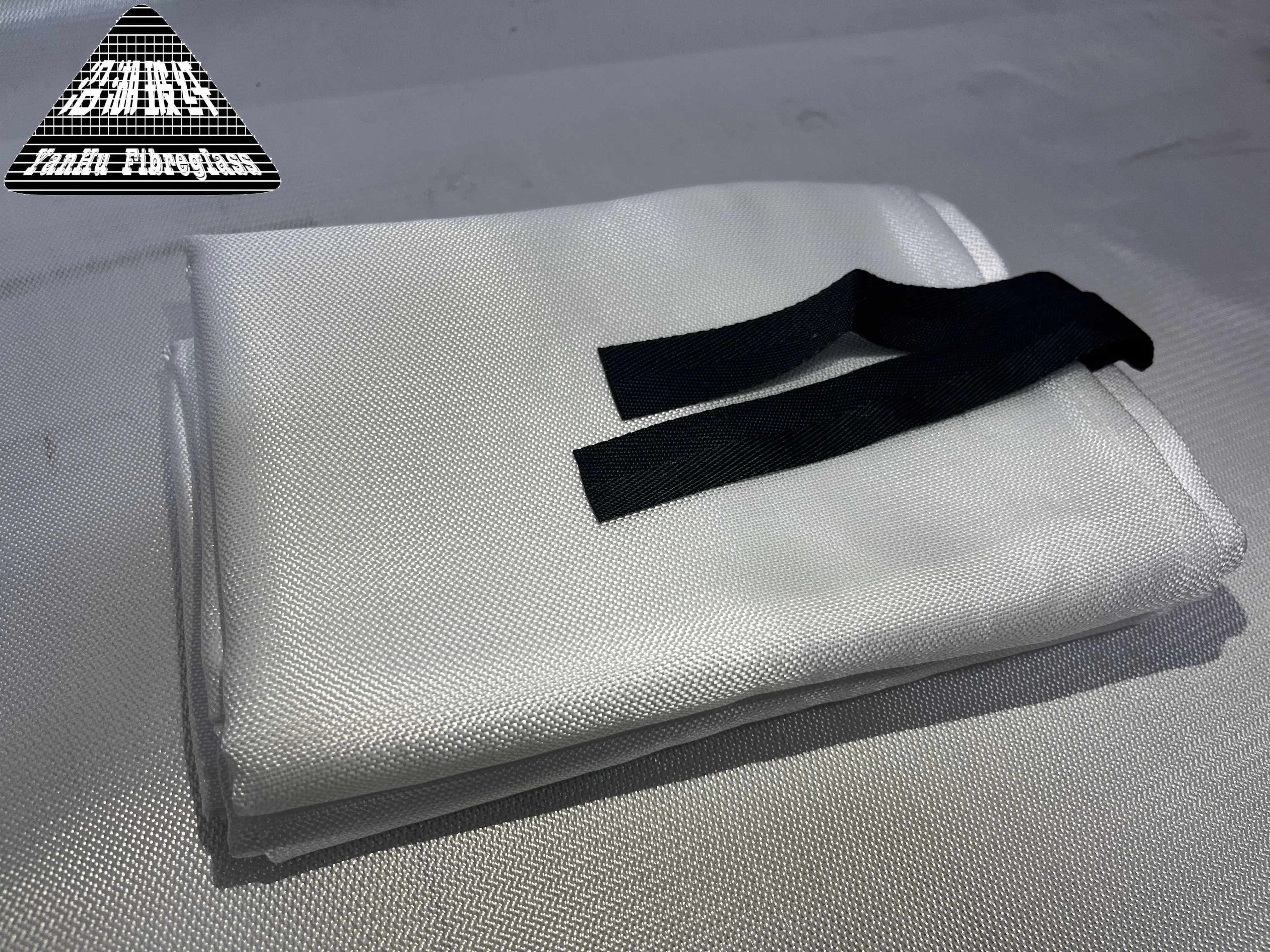 National Standard Home Emergency Fireproof Escape Equipment 1.8 M*1.8 m Fireproof Insulation Fiberglass Fire Blanket