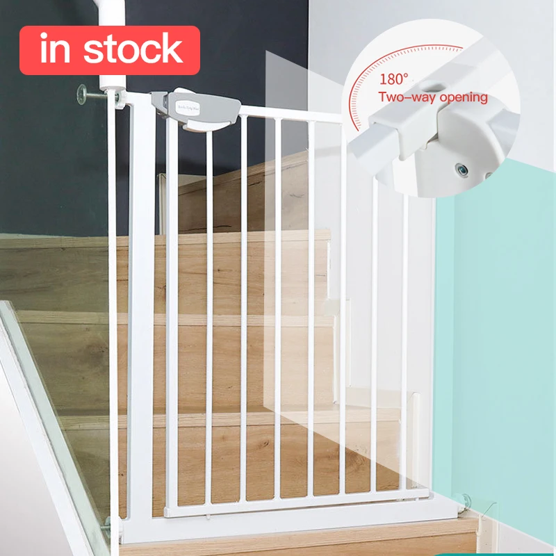 Chocchick Oem Playpen Yard Retrctil Automatic Folding Child Safety Retractable 180Cm Baby Gate With Door 2024