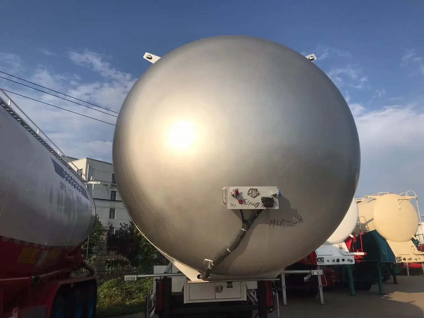 Good Quality 3 Axles 52600 LPG Petroleum Gas Pressure Vessel Tanker Trailer for