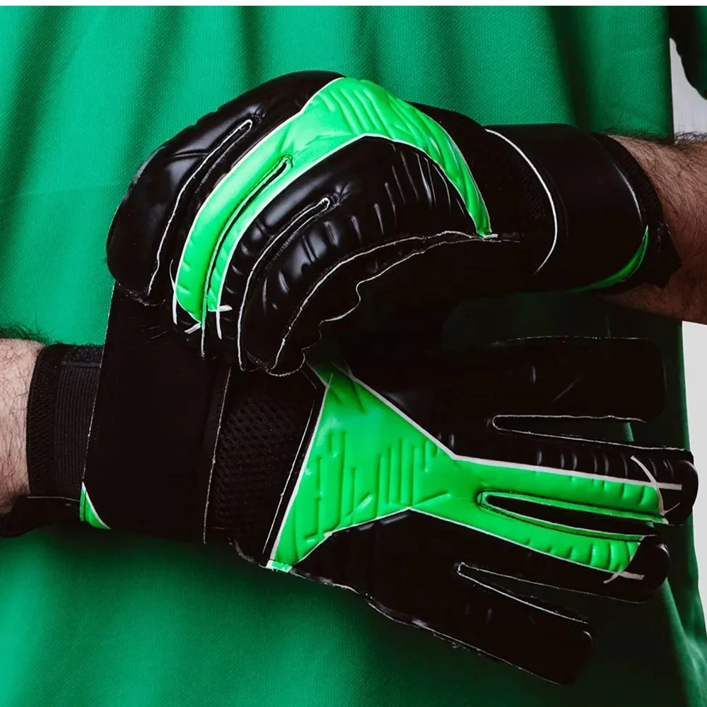 New latex Goalkeeper Gloves Palm Goal Keeper gloves 4mm Giga latex goalkeeper