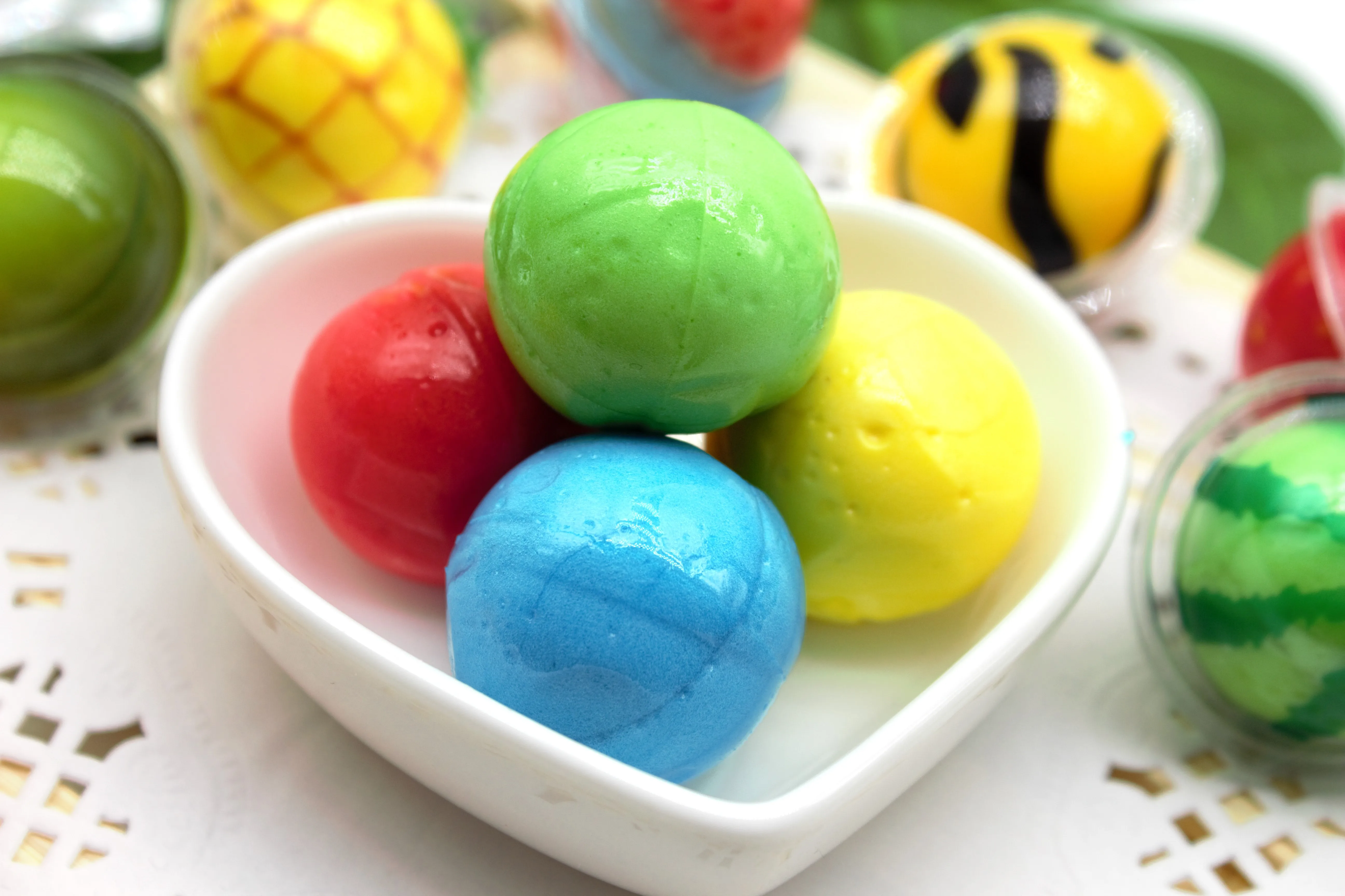 Hot Selling Gummy Jelly Candy with Jam Filling Wholesale Customization Halloween  Eyeball Sweets