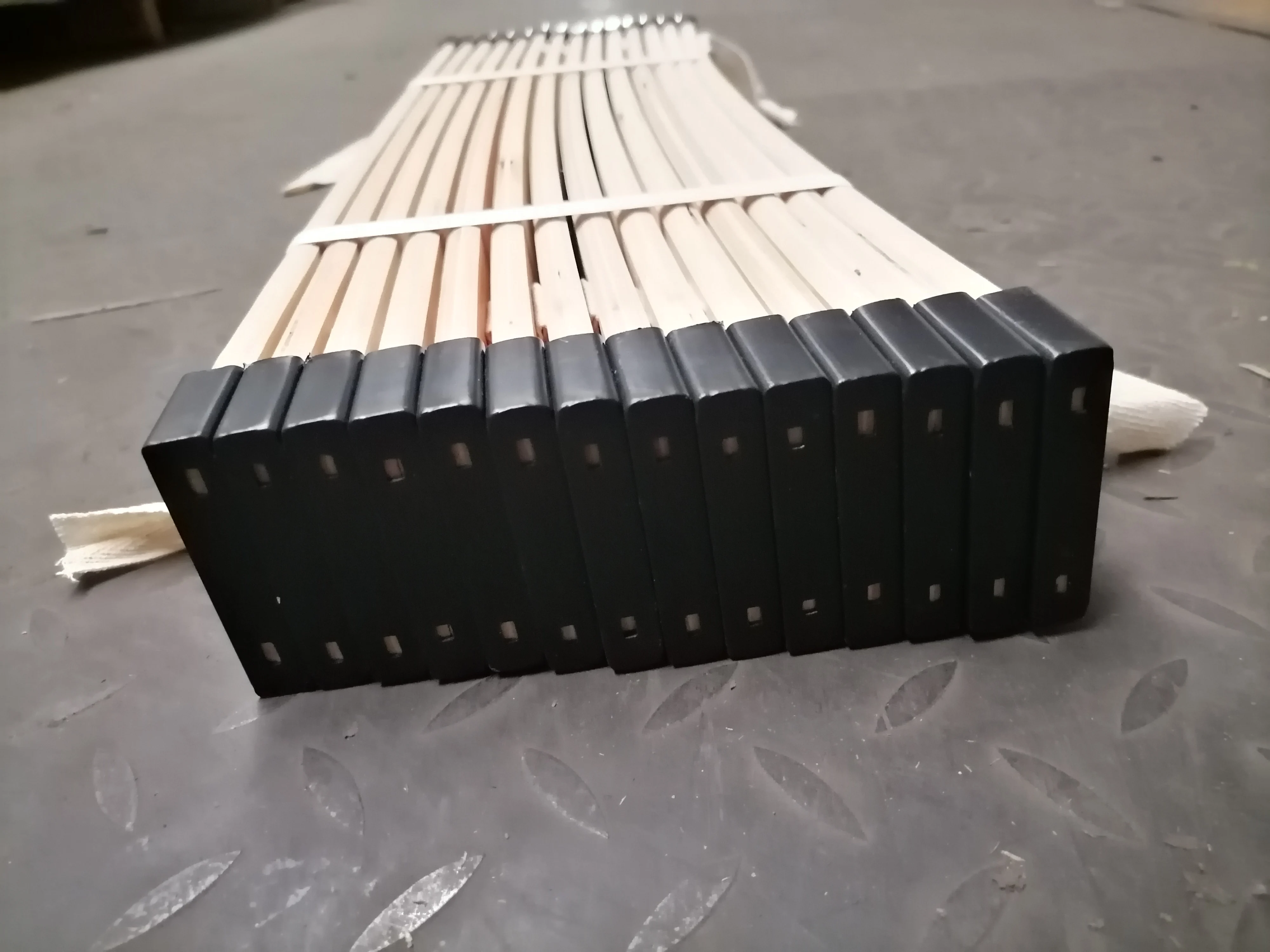 14 pcs bed bending wood slats wall panels concatenated with plastic holder holder