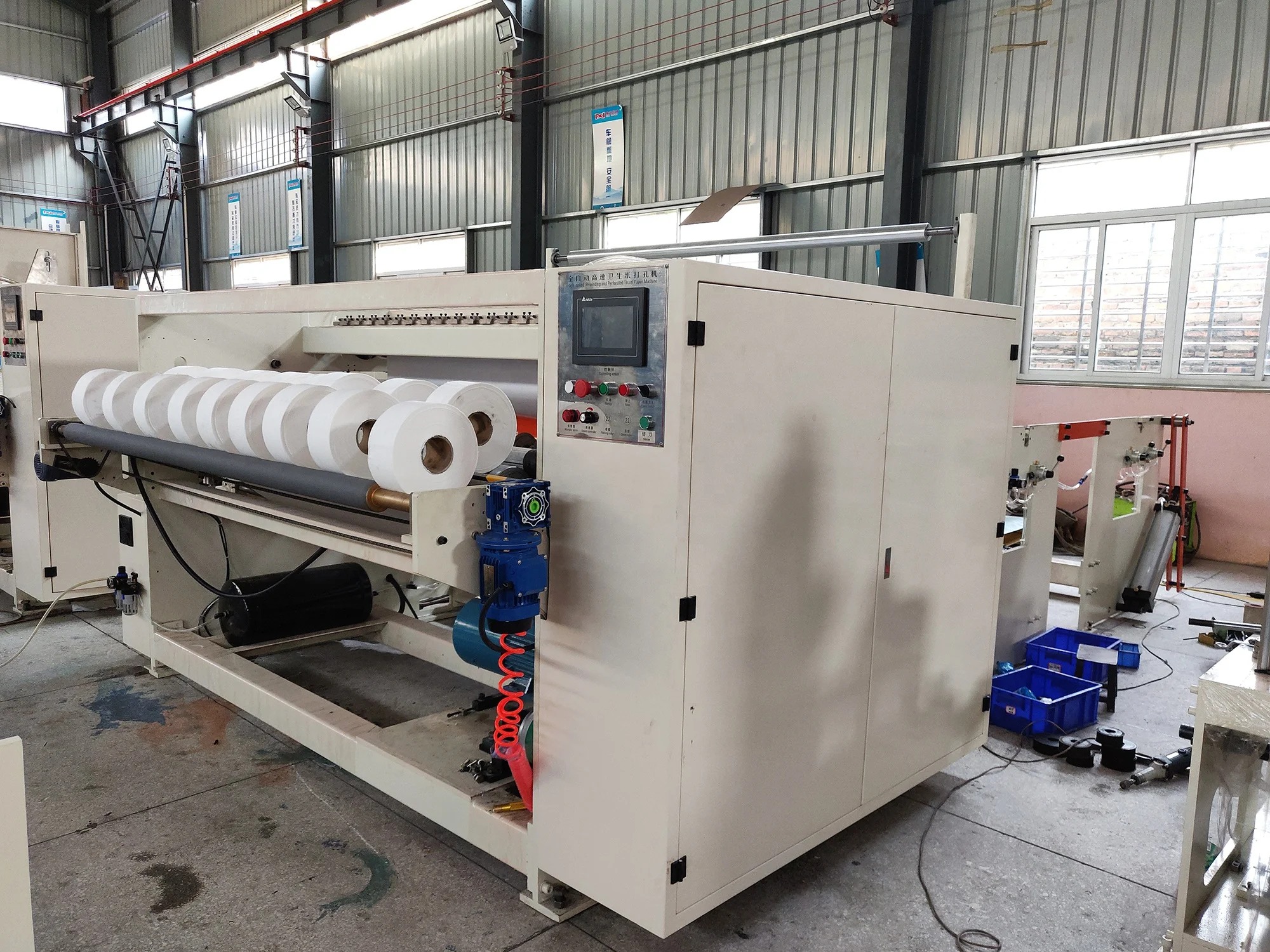 Automatic bobbin paper cutter / jumbo roll slitting machinery /bathroom tissue roll making machine