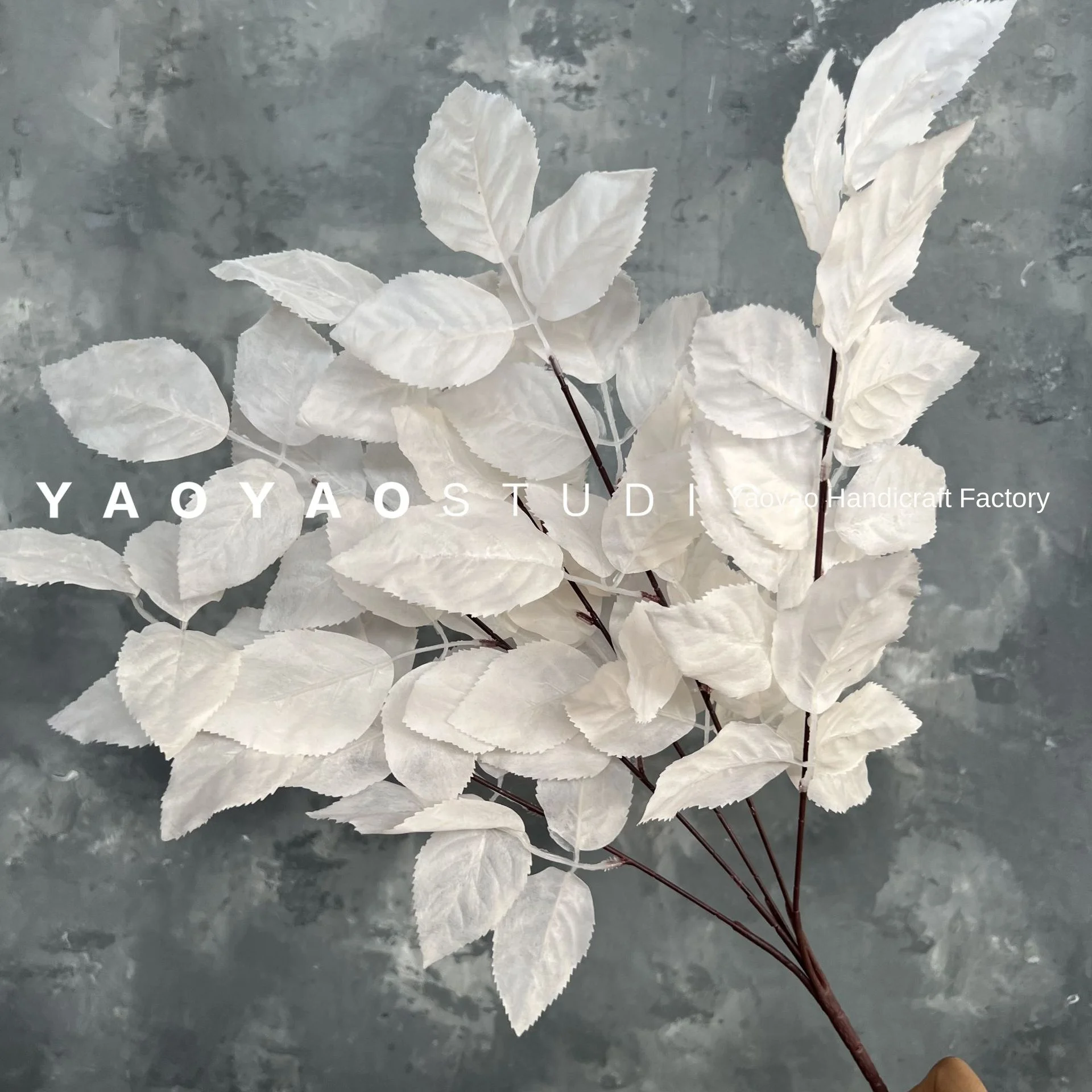 5 Bundle Artificial Flowers-Rose Fireworks Grape Leaves with Bottoming Green Ornaments Hotel Wedding Hall Simulation Gift Ideas