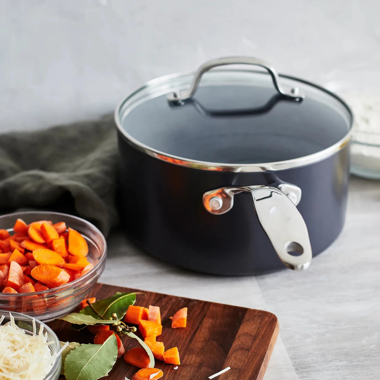 Customize 11 Piece Hot Selling Non-Stick Ceramic Coating Cookware Set Aluminum Kitchenware with Glass Lid
