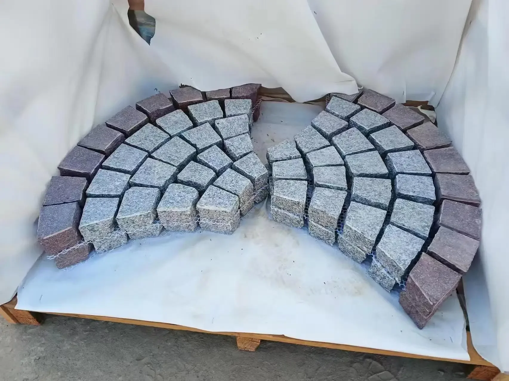 Popular Fan Shape Design Natural Flamed Face Granite Driveway Paving Stones