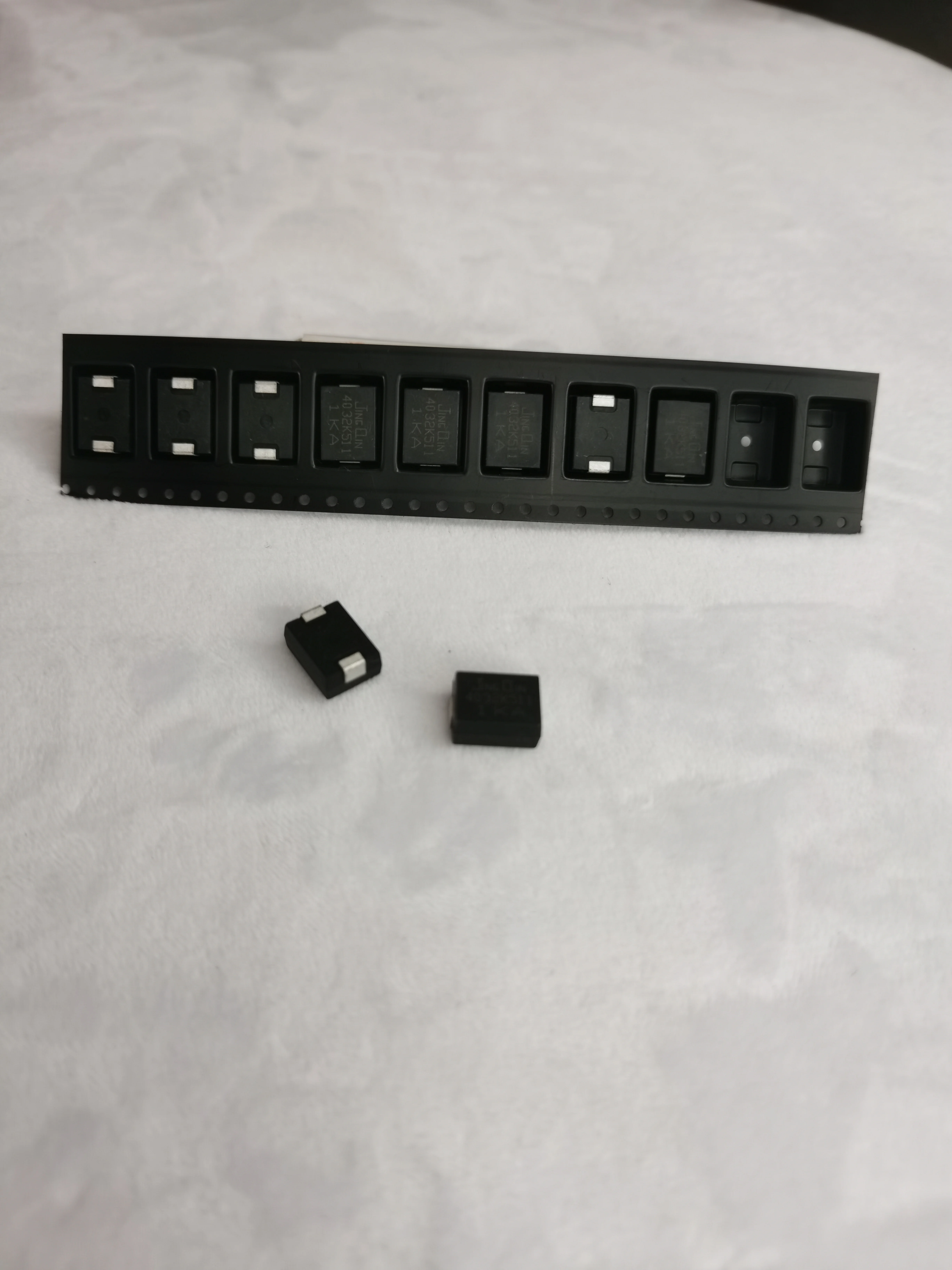 SMD Варистор 4032K511 чип