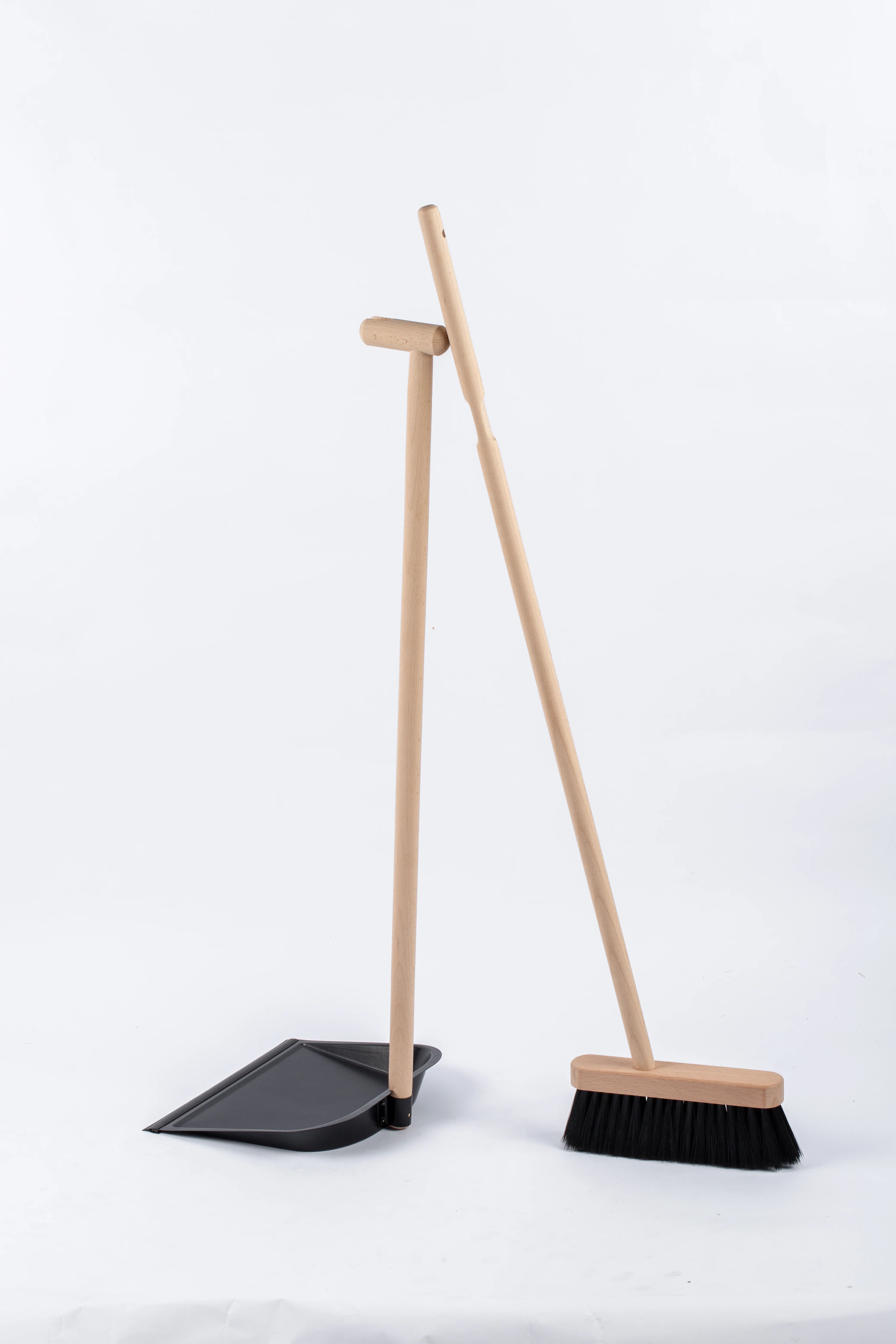 BSCI Factory Natural Long Handle dustpan and wood broom set