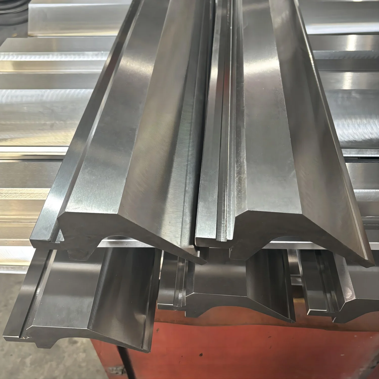 AMADA Mould Competitive Price China Gold Supplier Press Brake Tooling