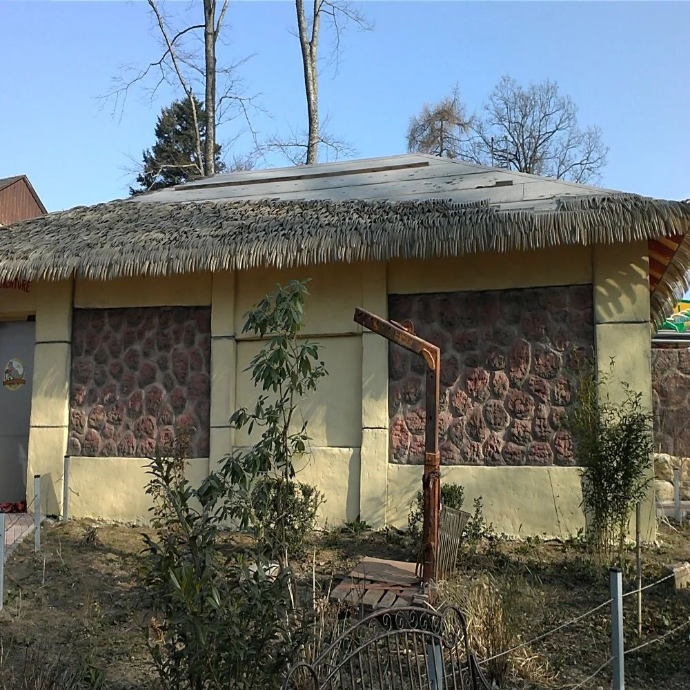 Artificial Thatch Umbrella Waterproof Hdpe Synthetic Straw  Palm Leaf Thatch Roof