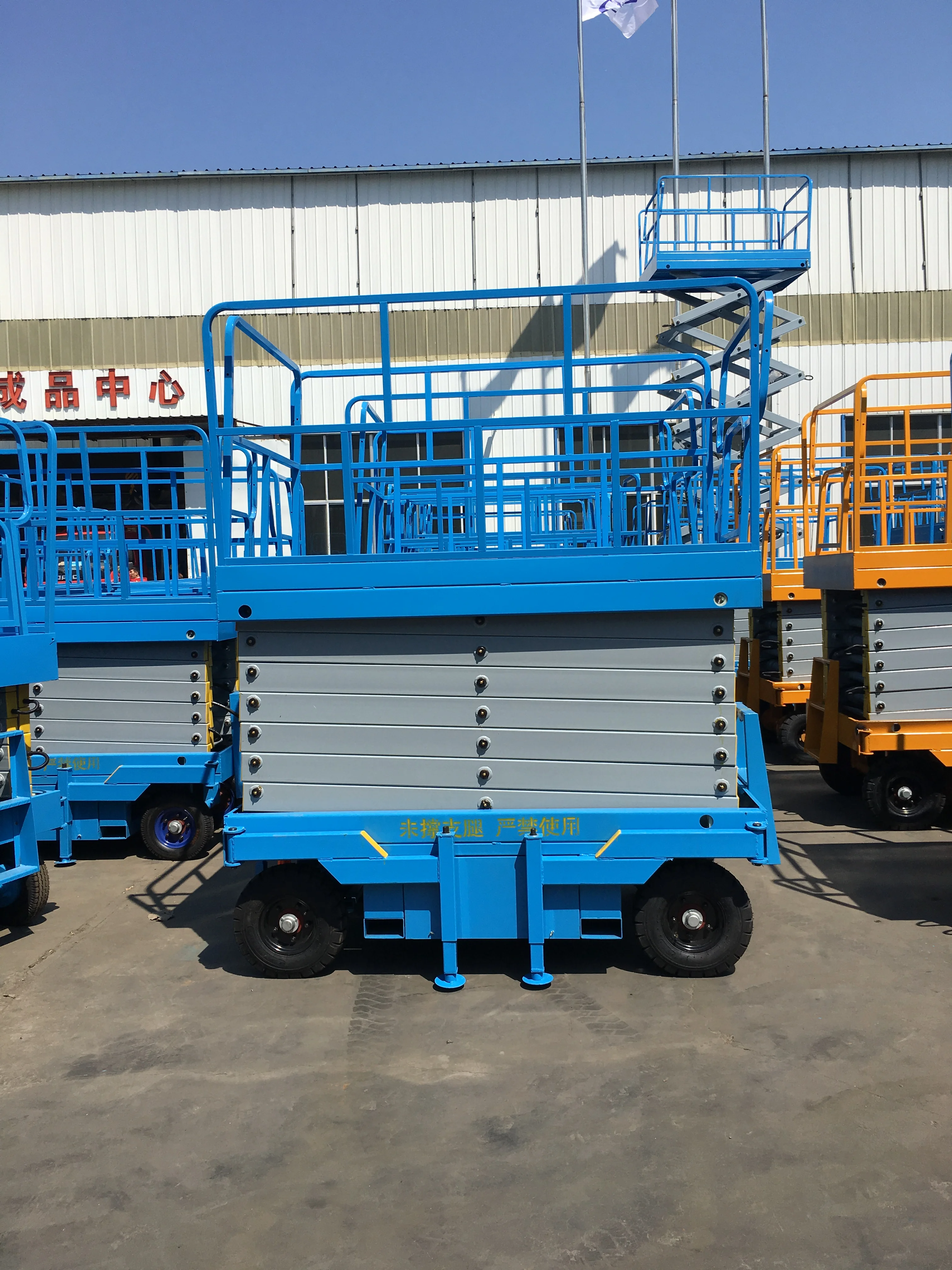 10 м 12 м 14 м 18 м Мобильный Электрический подъемник гидравлический электрический ножничный подъемный аккумулятор Мобильный полуавтоматический ножничный подъемный стол