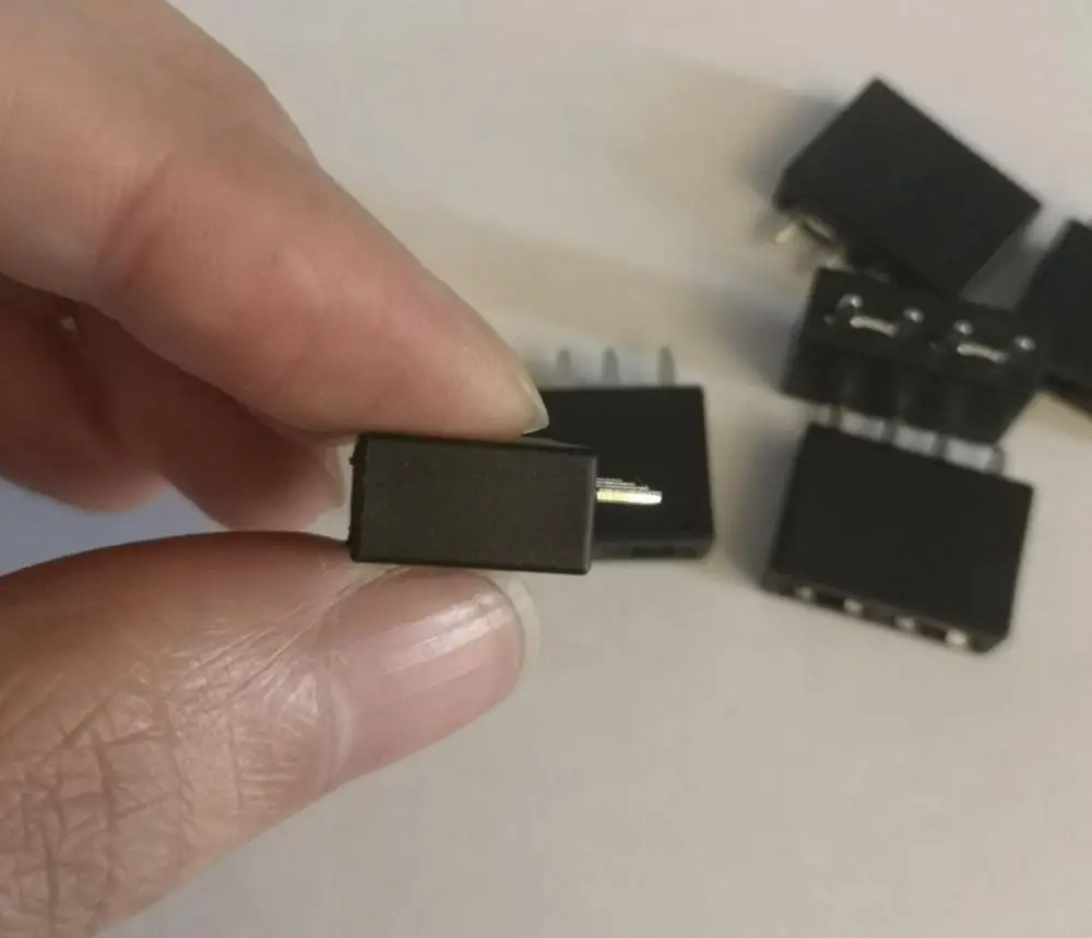 PA66 32V 15A PCB type 4pin car truck Van insert Standard Medium fuse holder Positioning car insurance seat PCB mount solder