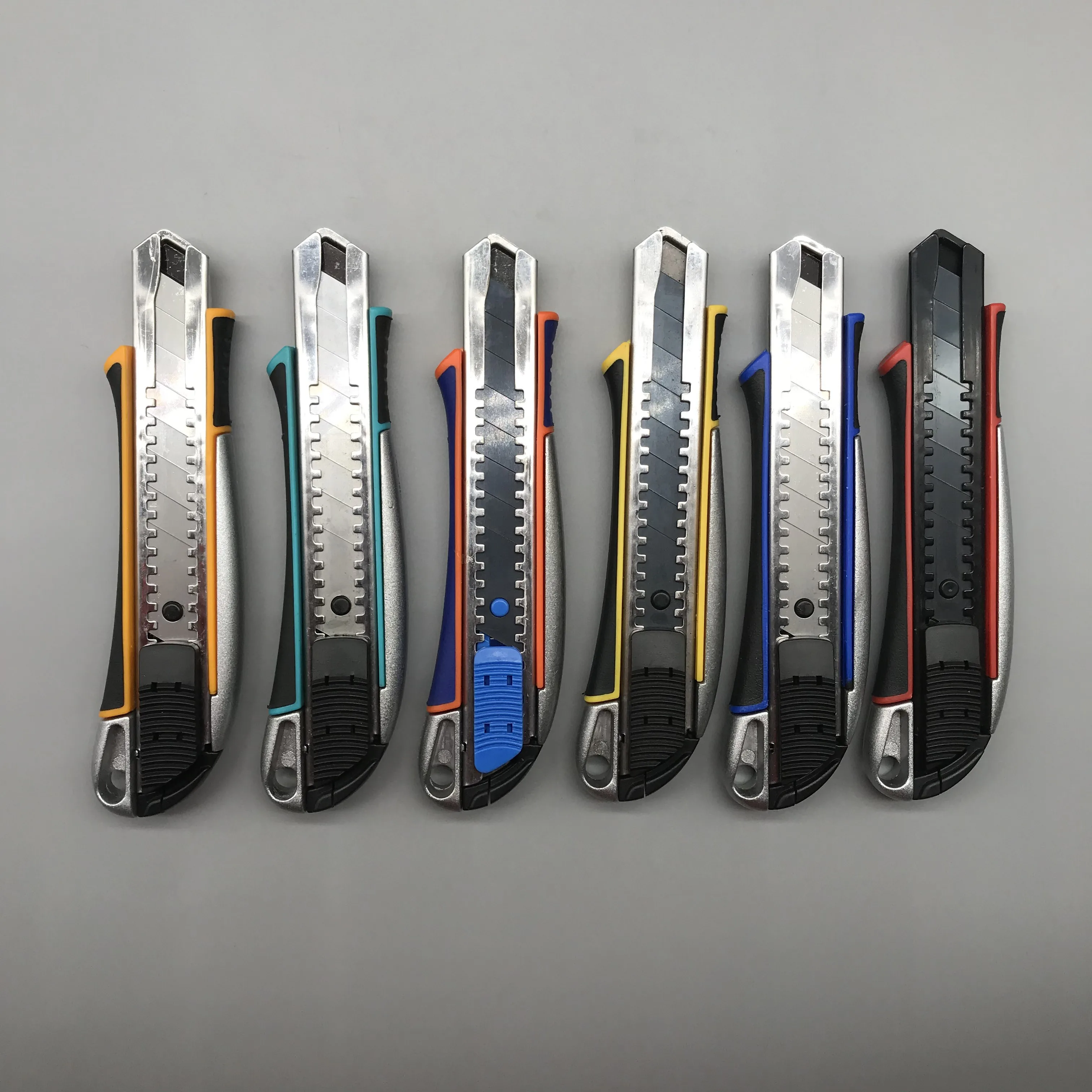 Slivery aluminium alloy handle sliding blade snap off utility safe knife 18mm