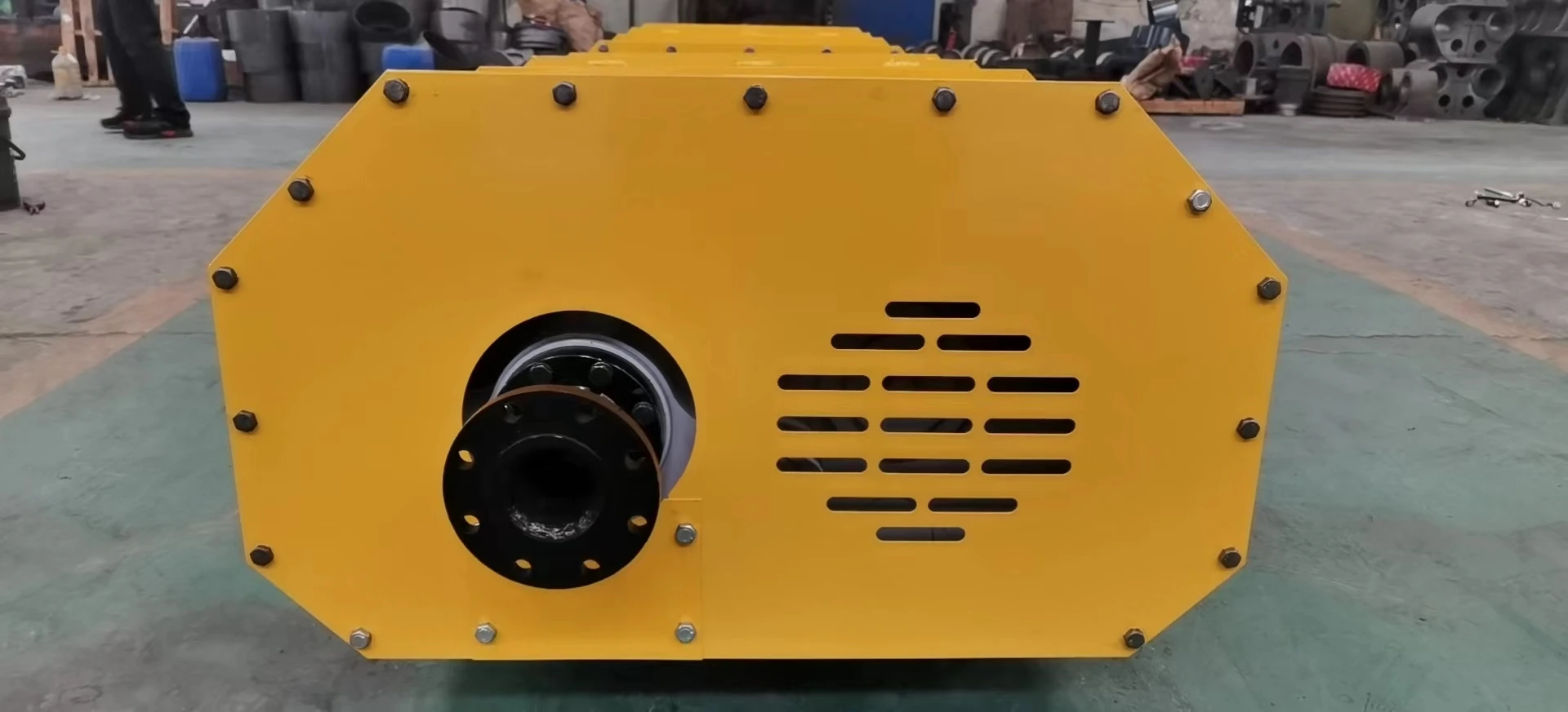 2024 New Box Exciter Vibrating Screen Chinese Source Manufacturer Low Price Strong Vibration Force Stable Mining Bearing