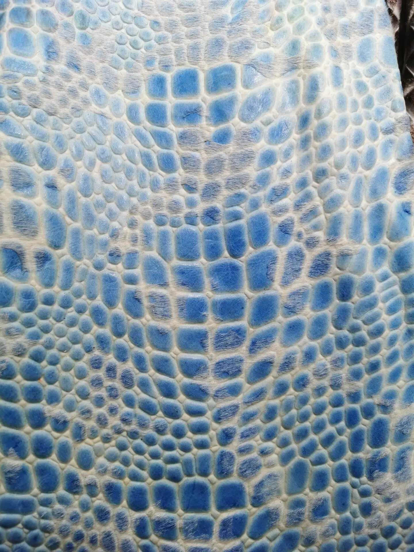 2021 New Arrival  Animal Leather Skin Natural Eco Dyed Alligator Pattern Emboss Genuine Horse Fur Skin Hide For Furniture