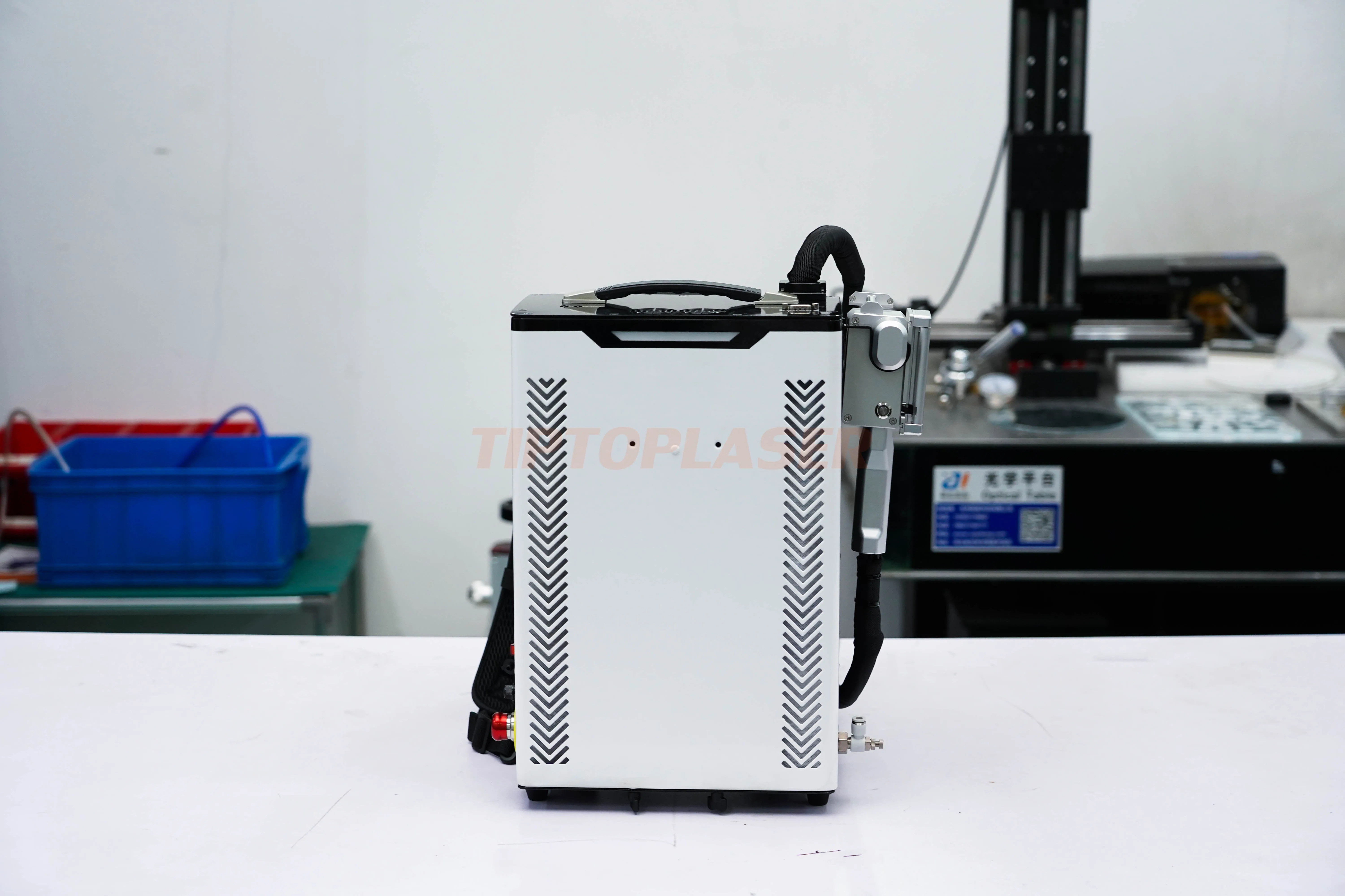 200W 300W Factory Best price pulse laser cleaning machine with battery portable lazer rust paint cleaner 2024 new product