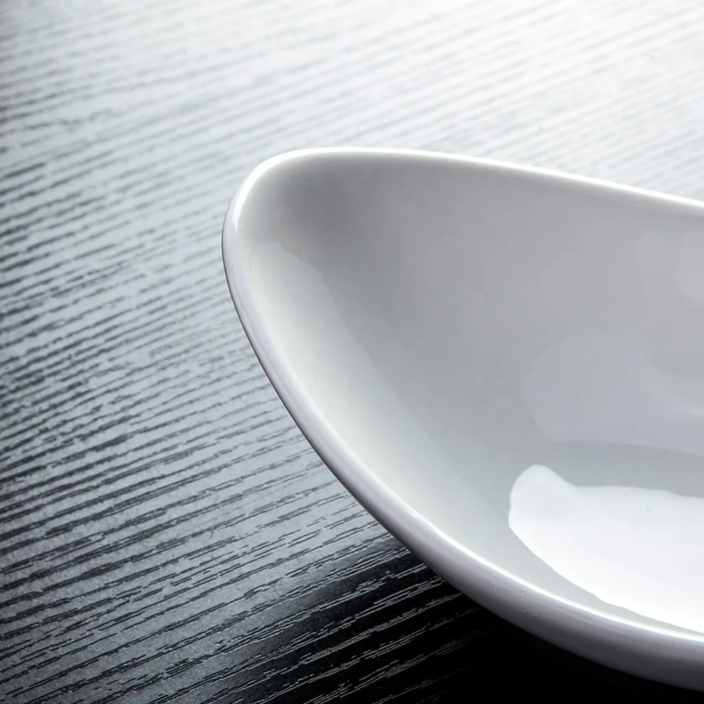 Shengjing High Quality Simple White Ceramic Irregular Boat Shaped Salad Bowl