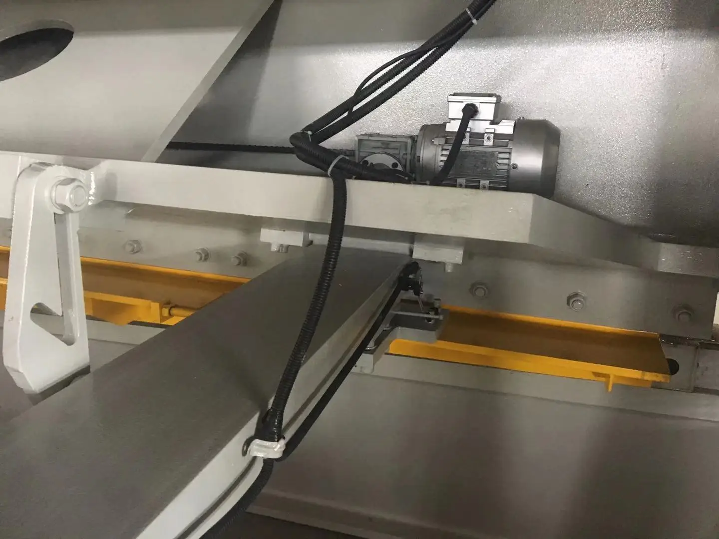 Alloy plate shears metal cutting machine high quality safety plate shears