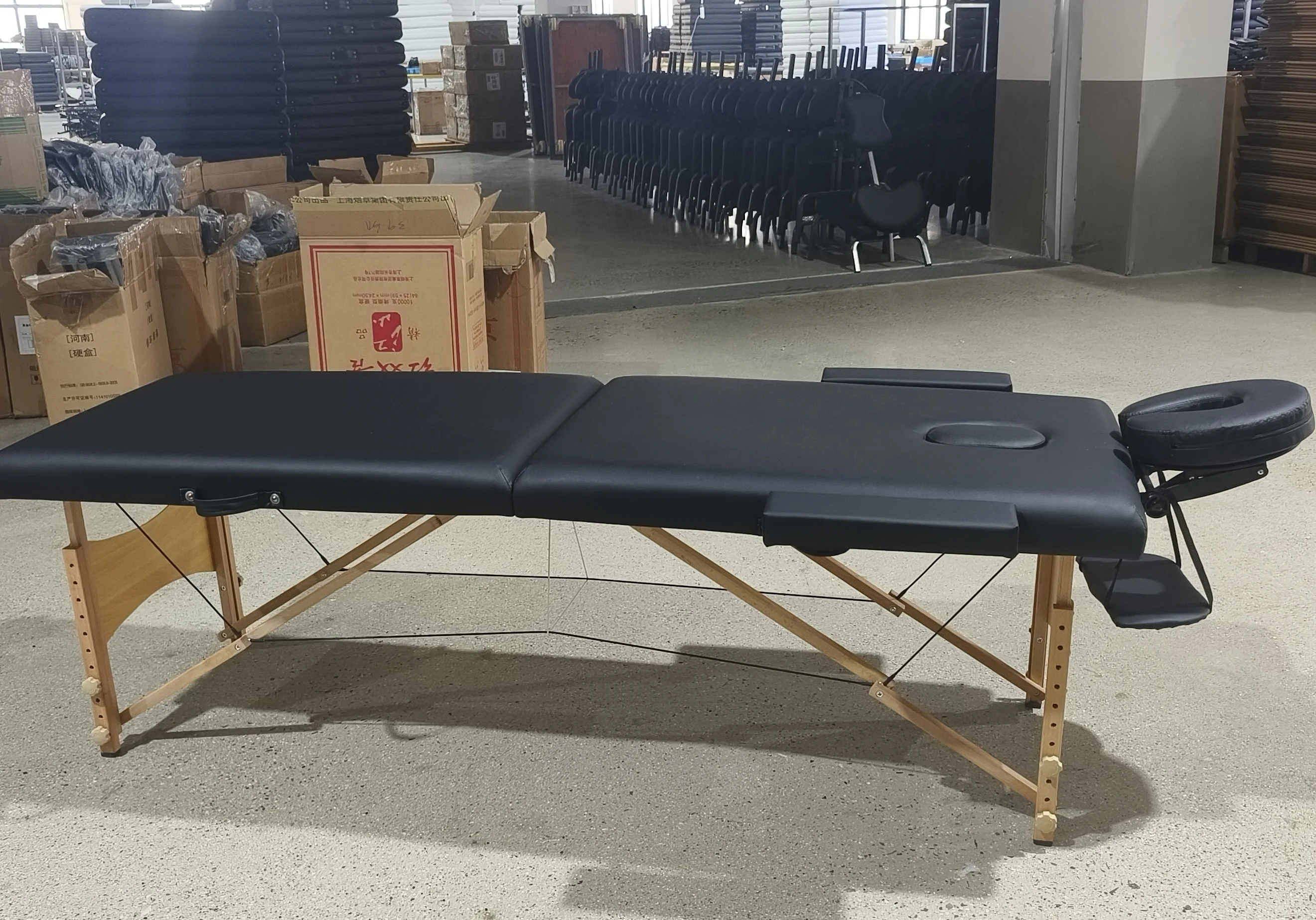 High Quality Portable Foldable Wooden Two-Fold Massage Table Direct Manufacturer Sale Living Room Bedroom Hotel Facial Leather