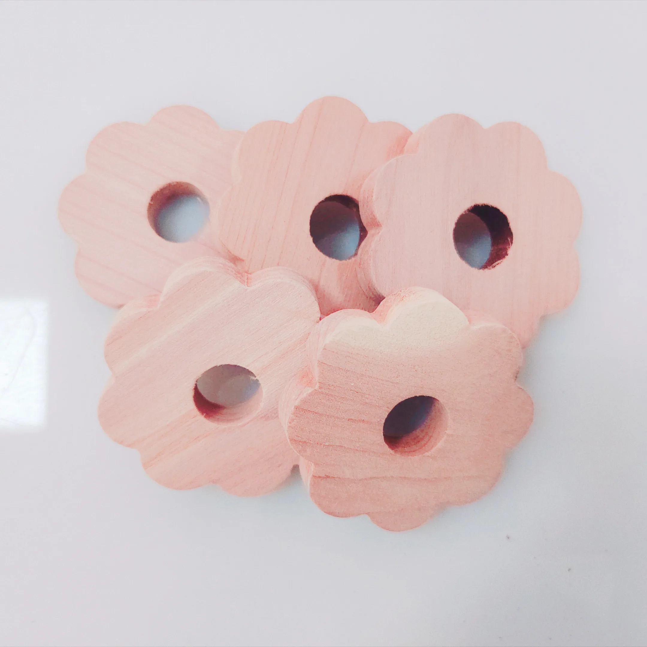 Cedar Scent Sachets for Drawers and Closets Aromatic Cedar Wood Chips Shavings Bags Cedarwood Hanger rings