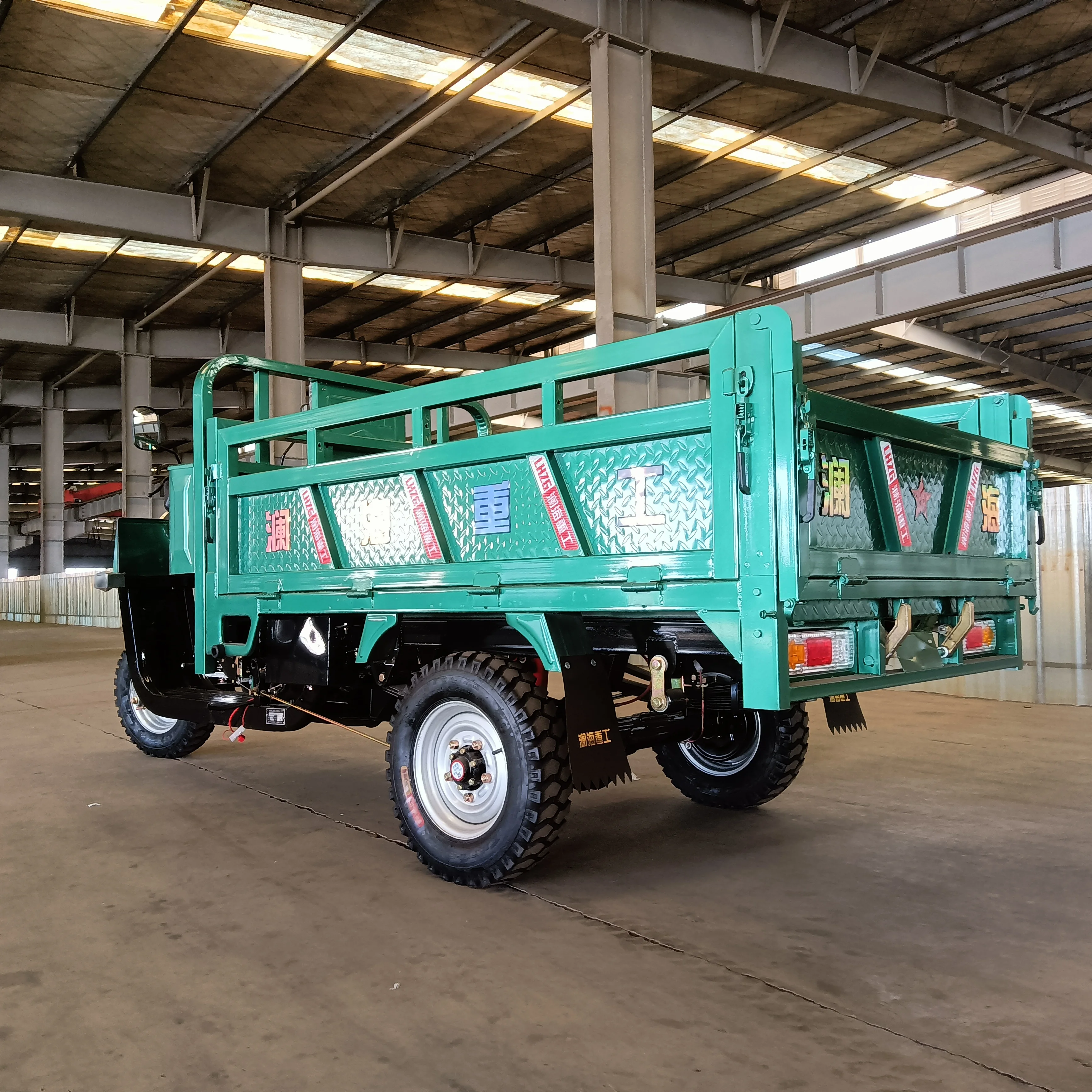 Gasoline Petrol WANGHHU Tricycle 200CC Loading 1000kg for Cargo Transportation Export to Ghana Africa