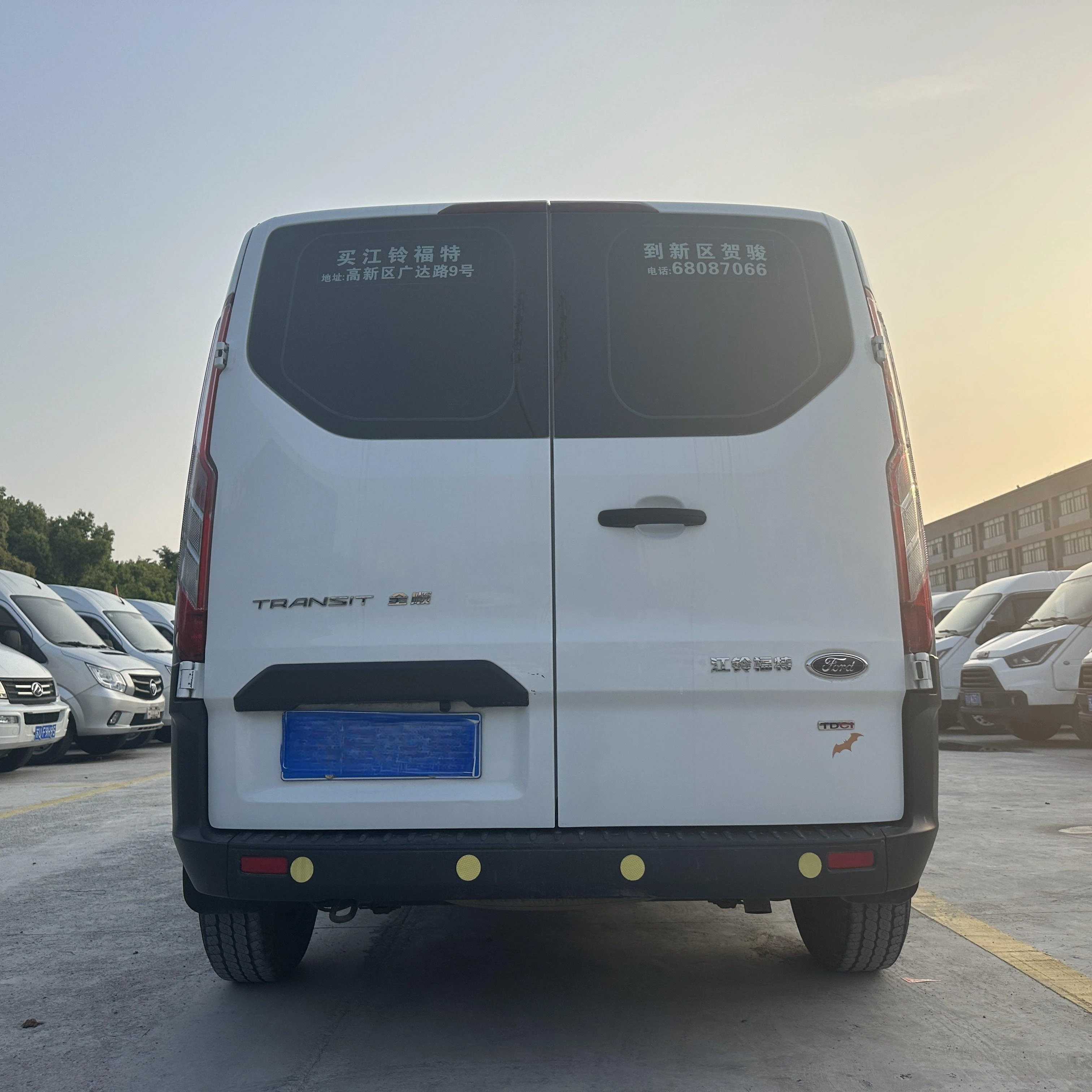 2020 Model 2.0T diesel Multi-purpose Commercial Vehicle  Double Open Tailgate Country VI  Ford Transit