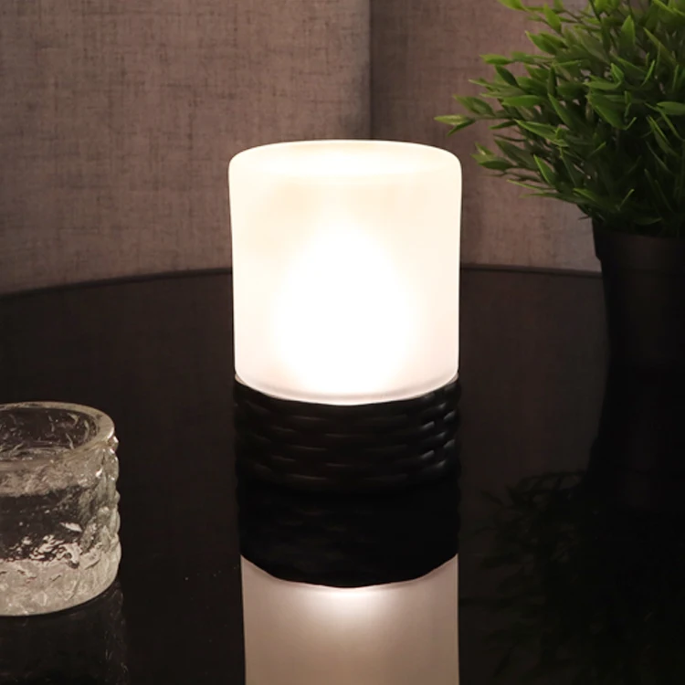 Hot Sale Solar Powered Outdoor LED Glass Plastic Table Candle Light with Rattan Style Decor Candle Lights