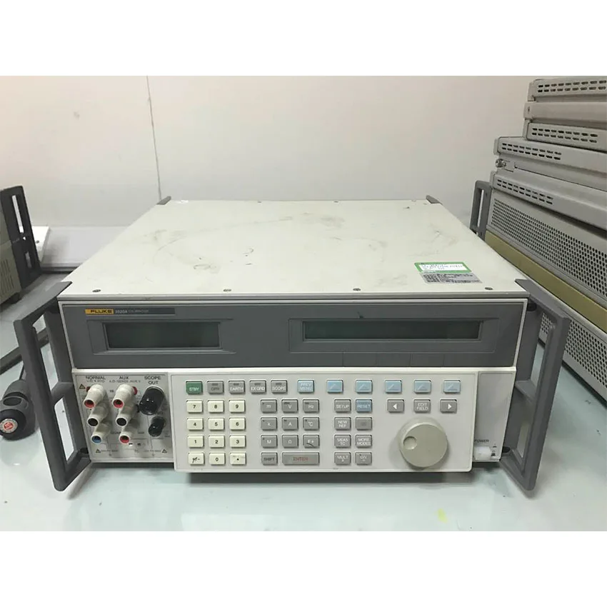 Fluke 5500A многофункциональный калибратор с питанием от аккумуляторной