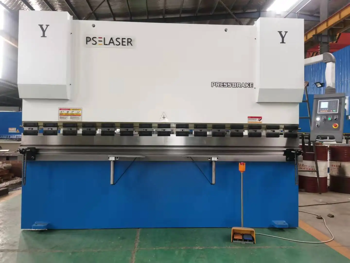 Гидравлический листогибочный станок с ЧПУ 100x3200