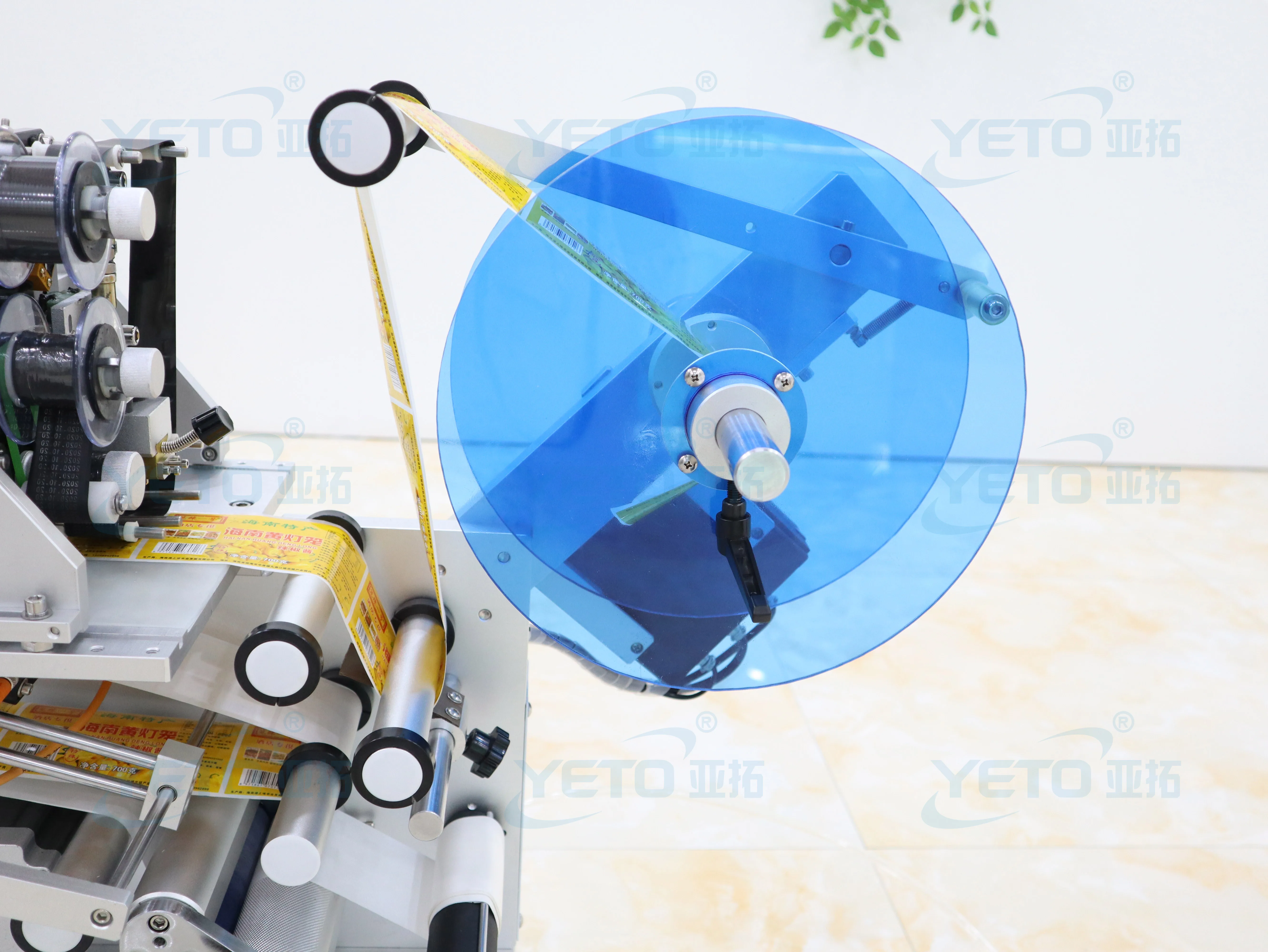 Semi Automatic Table Top Rotary Double Sided Tube Can Flat PET Hexagon Perfume Square Round Bottle Labeling Machines Applicator