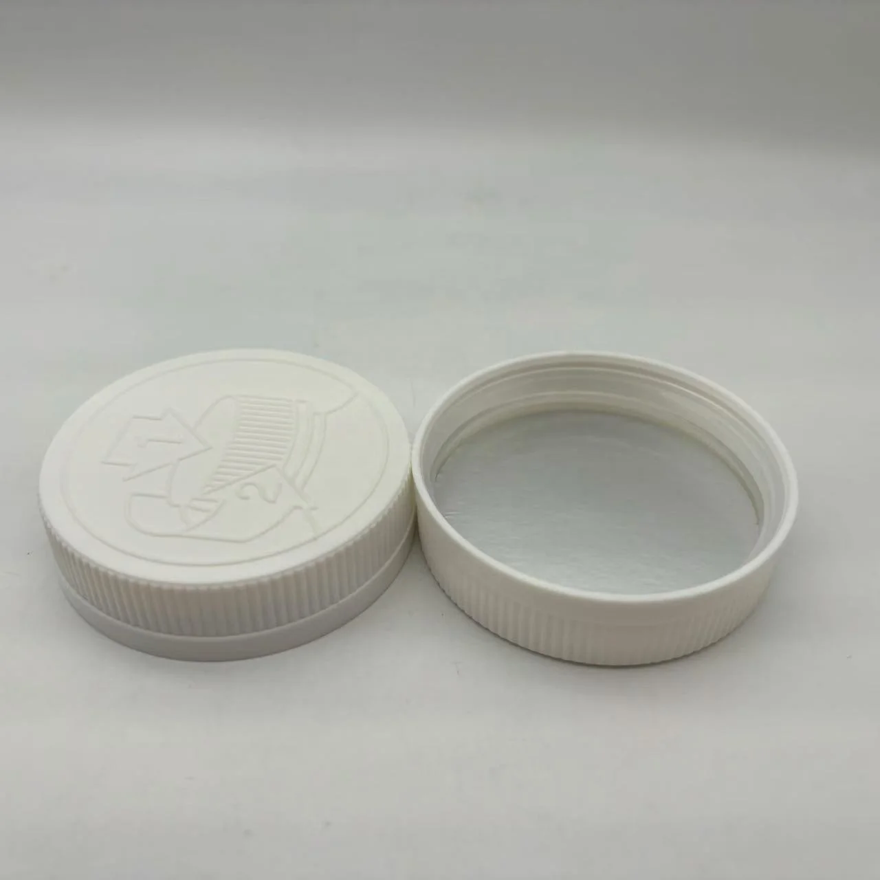 High Quality   62mm  Various  Colors  Plastic  Press And  Twist  Cap  For Plastic Bottle  Packed With  Food  To  Use
