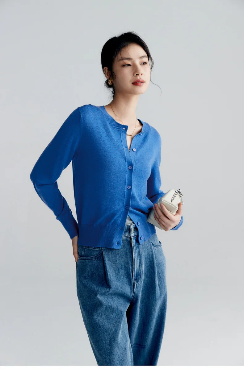 Women Crew Neck Long Sleeves Cardigan W/button At Front Made Of Extra Fine Merino Wool Knitted Sweater