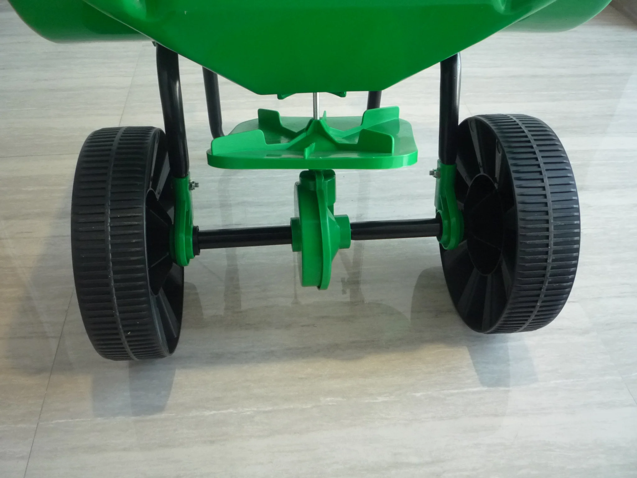 garden plastic broadcast lawn fertilizer drop feed spreader for sale garden grass seed fertilizer spreader
