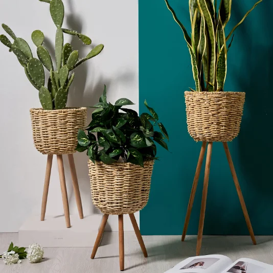 wicker plastic 2023 Hot sell handwoven corn bran plant pots indoors with wood stand wholesale