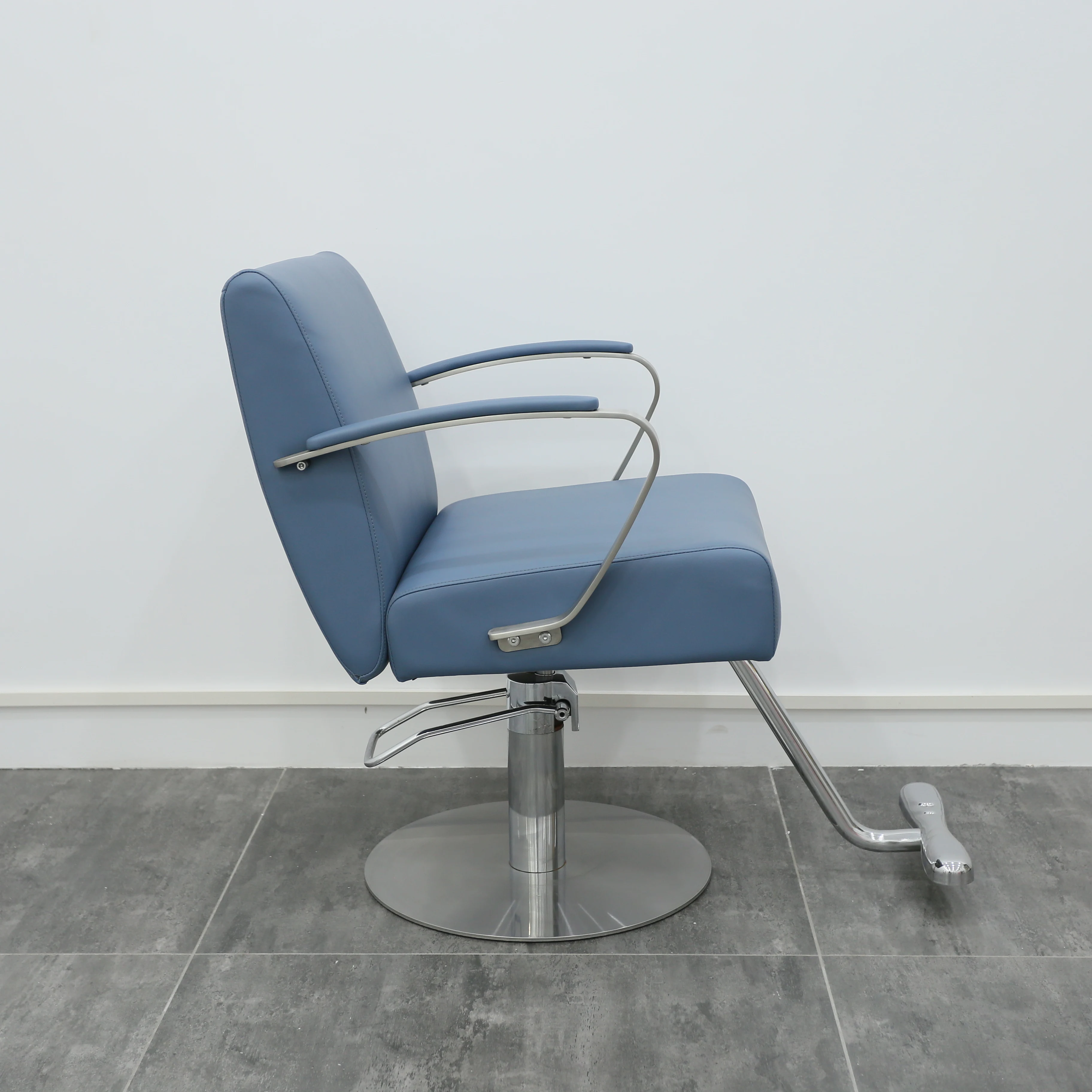 Factory Wholesale Price Dainty Hairdressing Square Base Hair Styling Equipment Styling Furniture Barber Chair Hair Salon