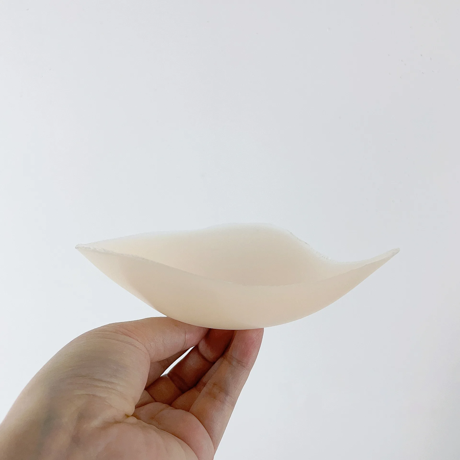 Wholesales Silicone Seamless Breathable Washable Invisible Reusable Triangle Silicon Pasties Adhesive Nipple Cover For Women