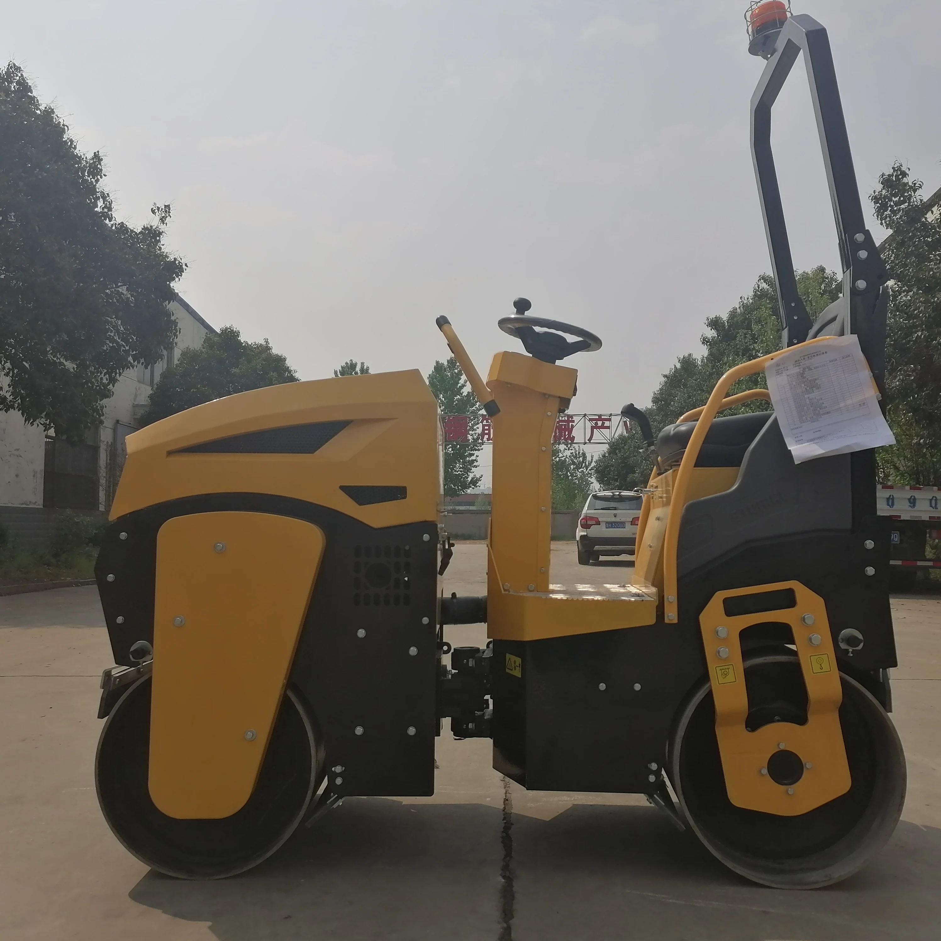 90% New cheap price high quality used domestically produced articulated double wheeled vehicle mini road roller machine for sale