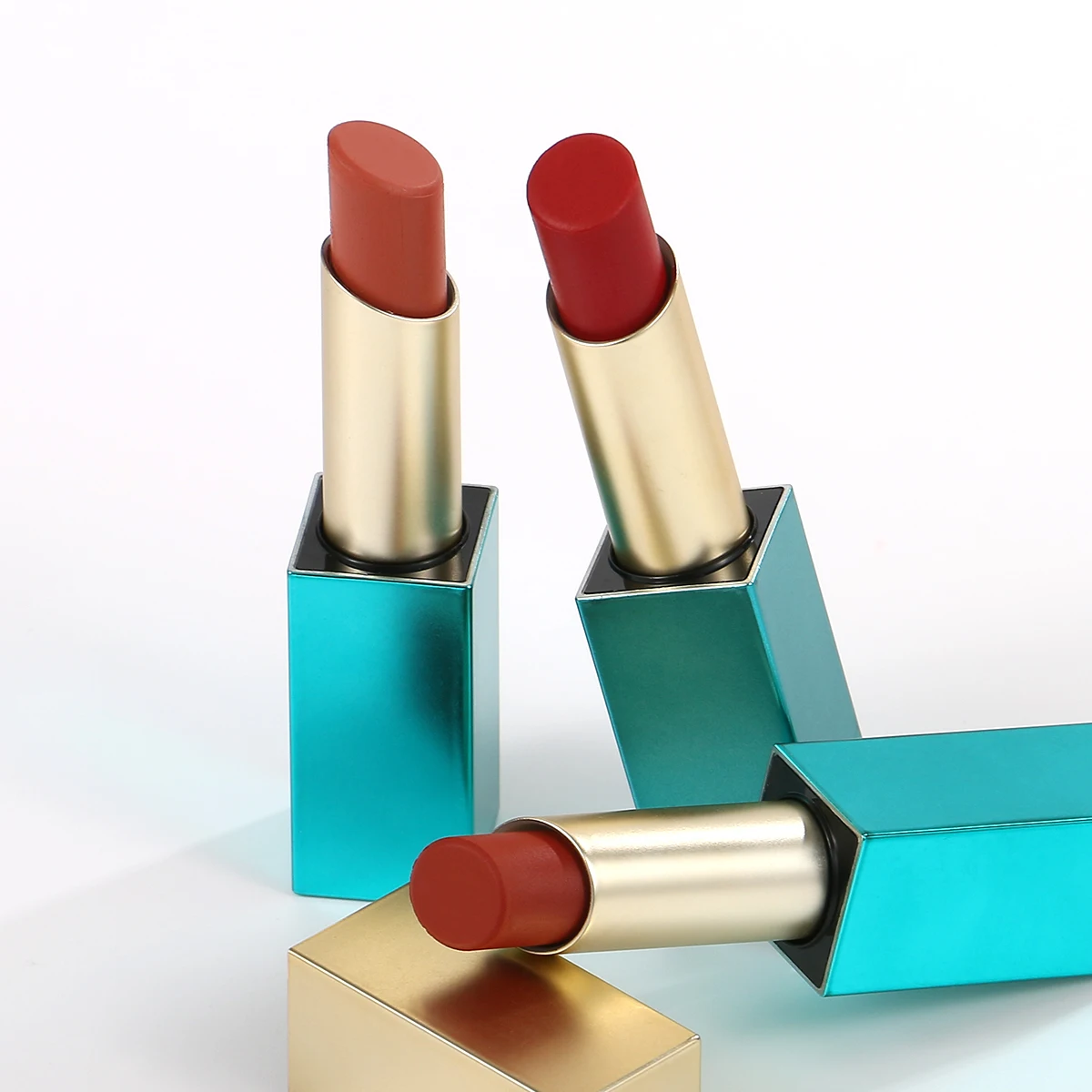 Private Label China Wholesale Long Lasting Customized  Lipstick Halal Lipstick  Wather Proof Velvet Lipstick