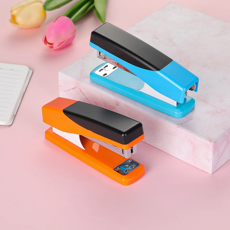 Chinese office stationery wholesale small size DELI mini office paper stapler