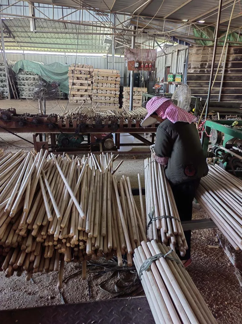 Wooden Broom Low Price Good Quality Discount Hot Sale Wooden Broom Stick Wooden handle Broom stick