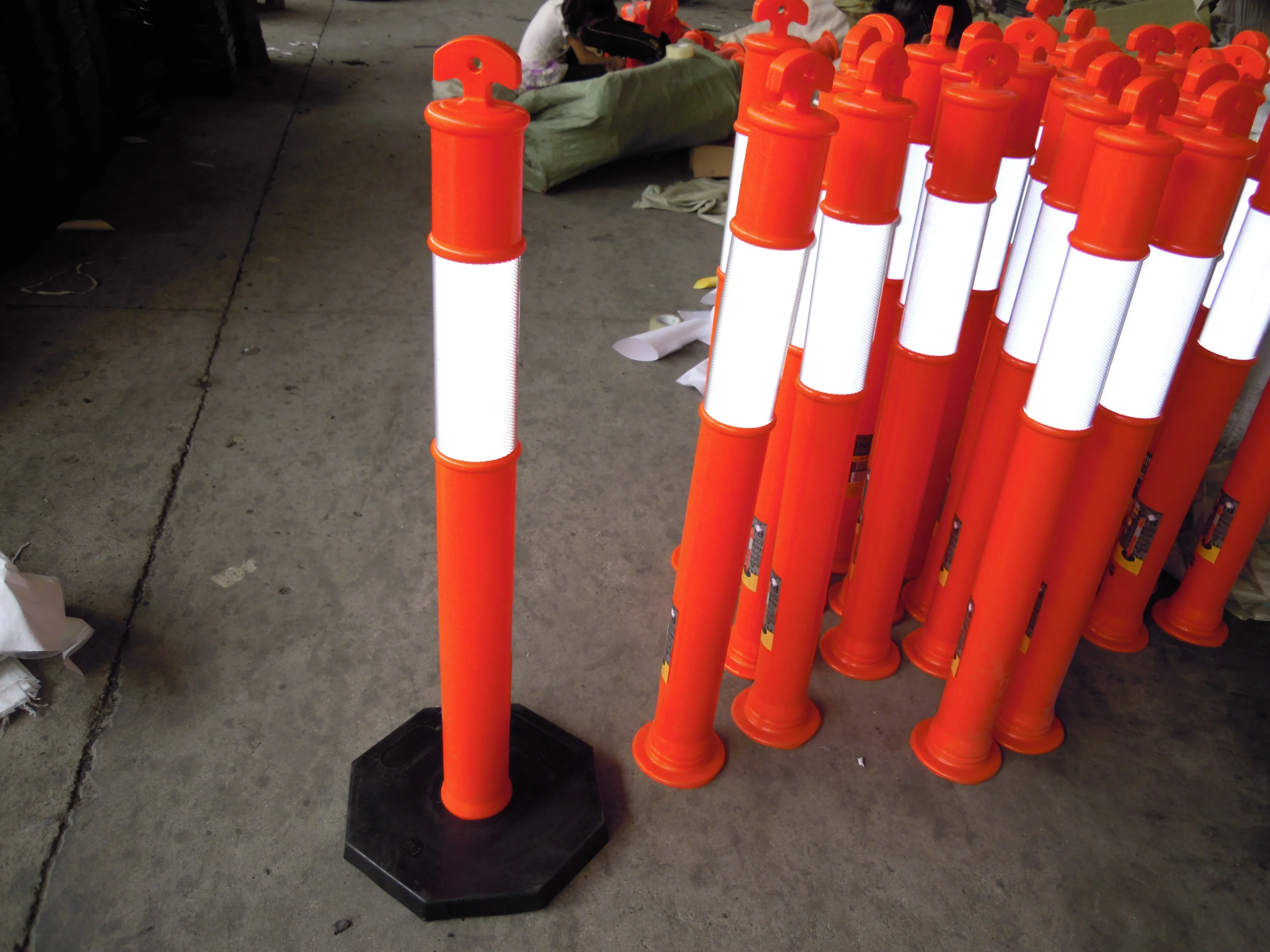 Chixin T-Top Traffic Delineator Post Flexible Plastic Bollards