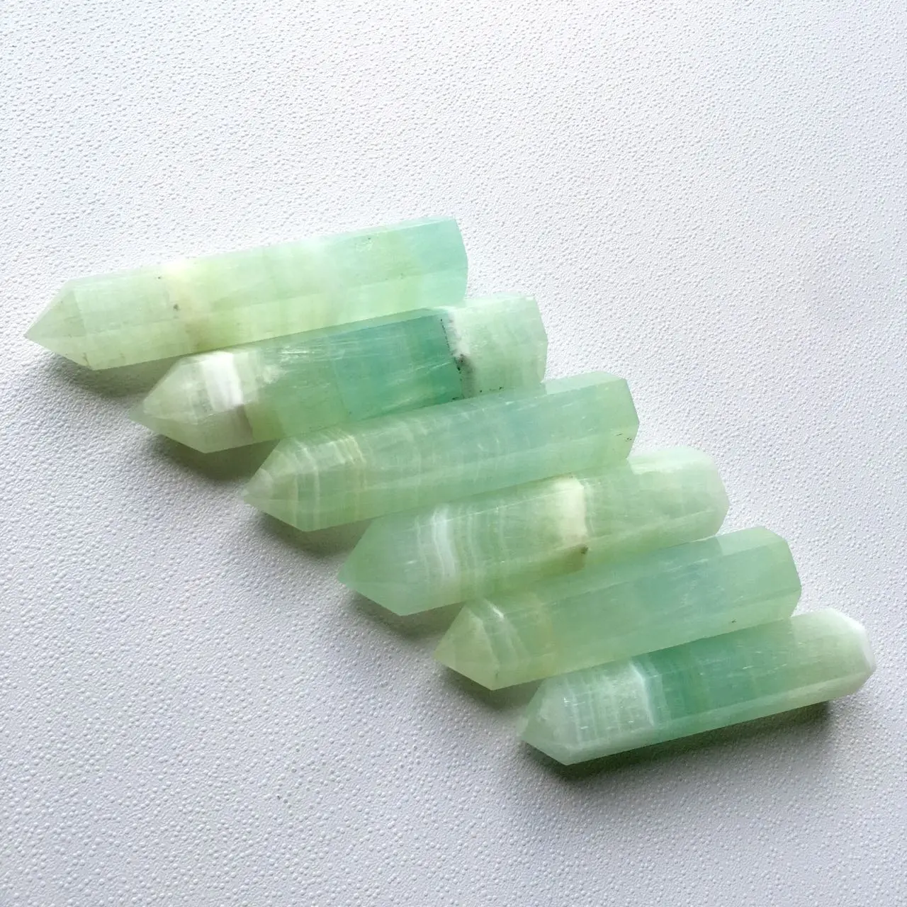 Natural Stone High Quality Green Caribbean Calcite Tower Crystal Point Healing Stone For Decoration