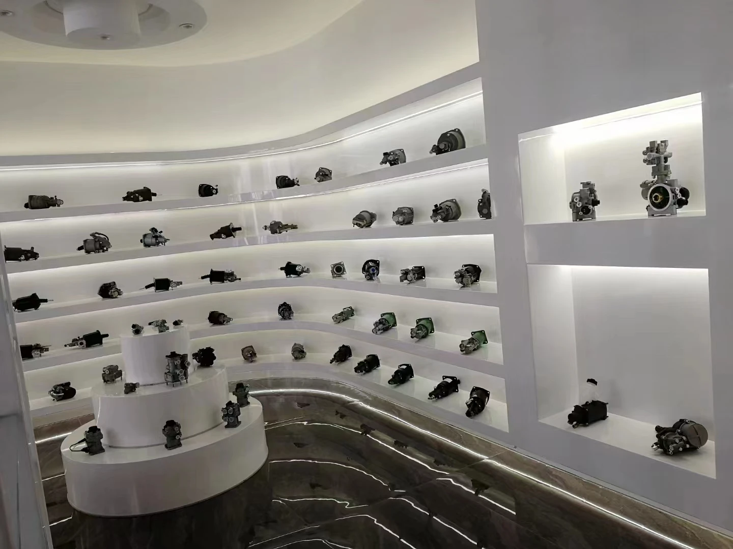 Hot Sale  Relay Valve 9730110000 For DAF MERCEDES VOLVO SCANIA MAN IVECO NEOPLAN European Heavy Truck Spare Parts