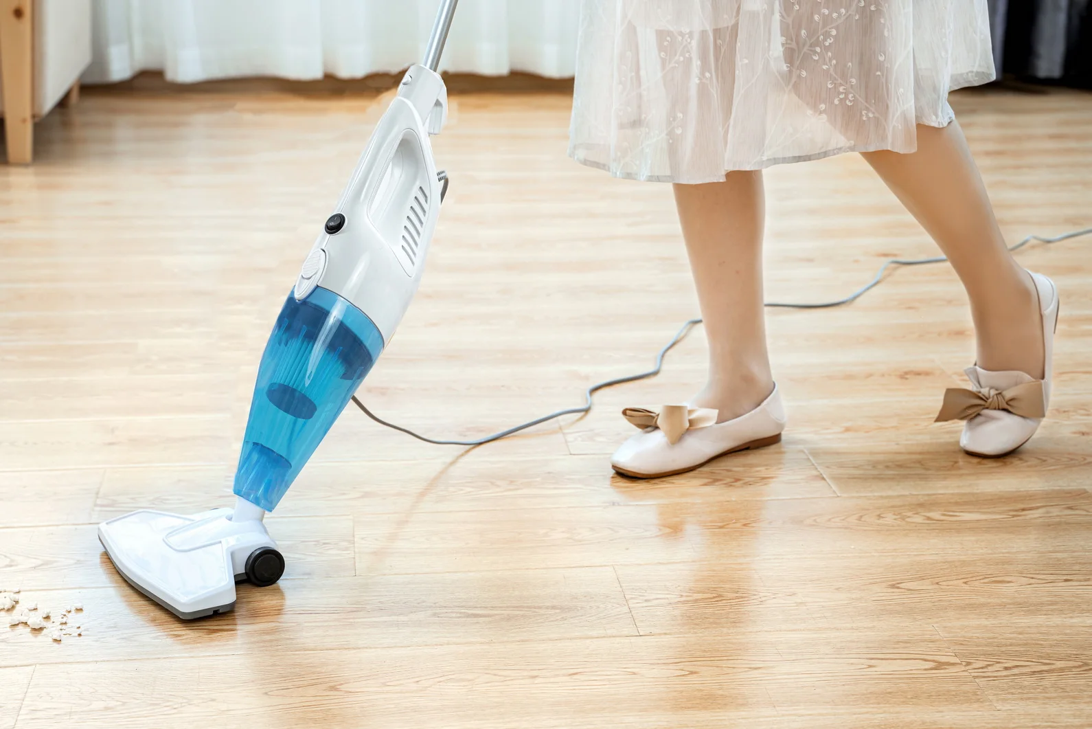 2022 Hot sale powerful 2 in 1 portable smart  vacuum cleaner with nine accessories 650W big power vacuum cleaner