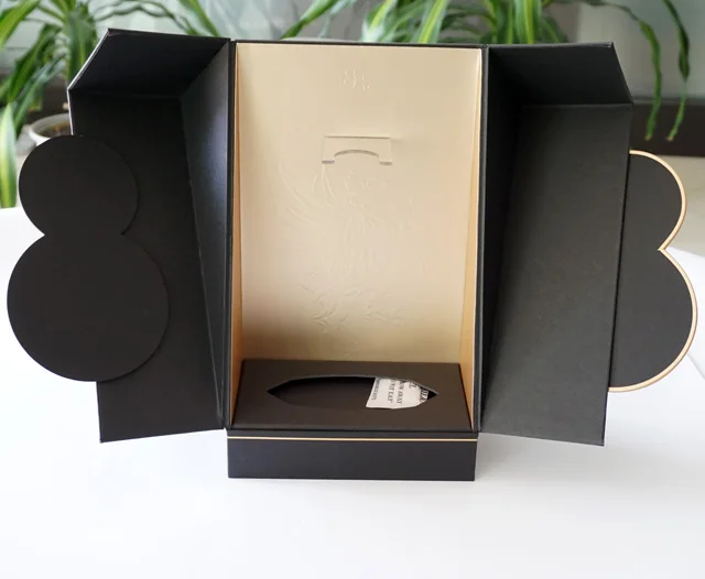 Wine Box for Wedding Ceremony with Corkscrew and Cardboard Packaging for Wine Glasses