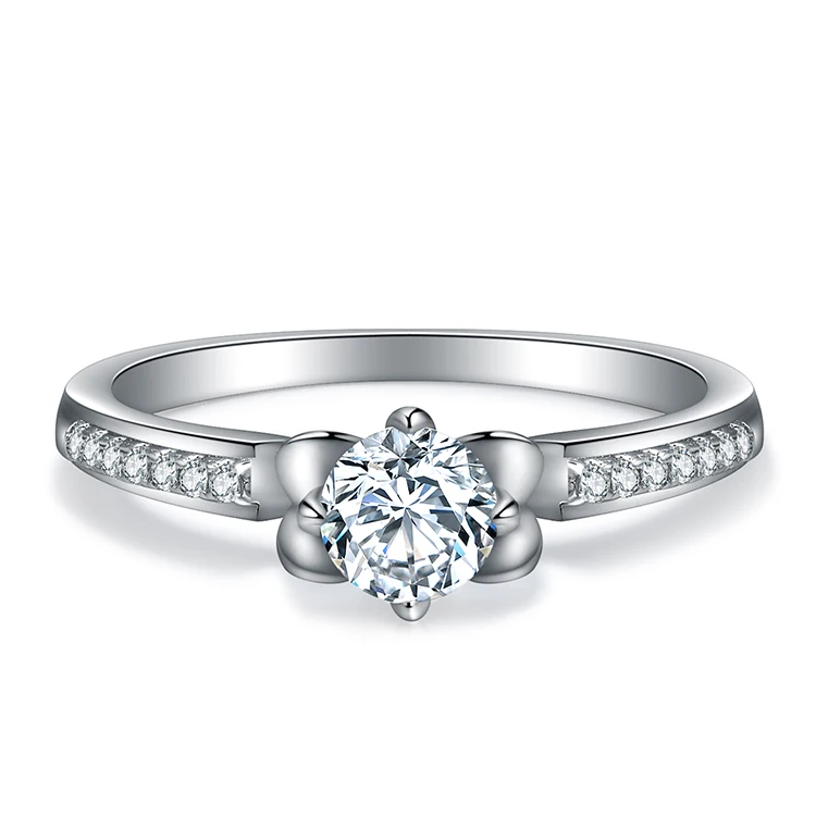 Кольцо с муассанитом 0 5 карат в форме цветка