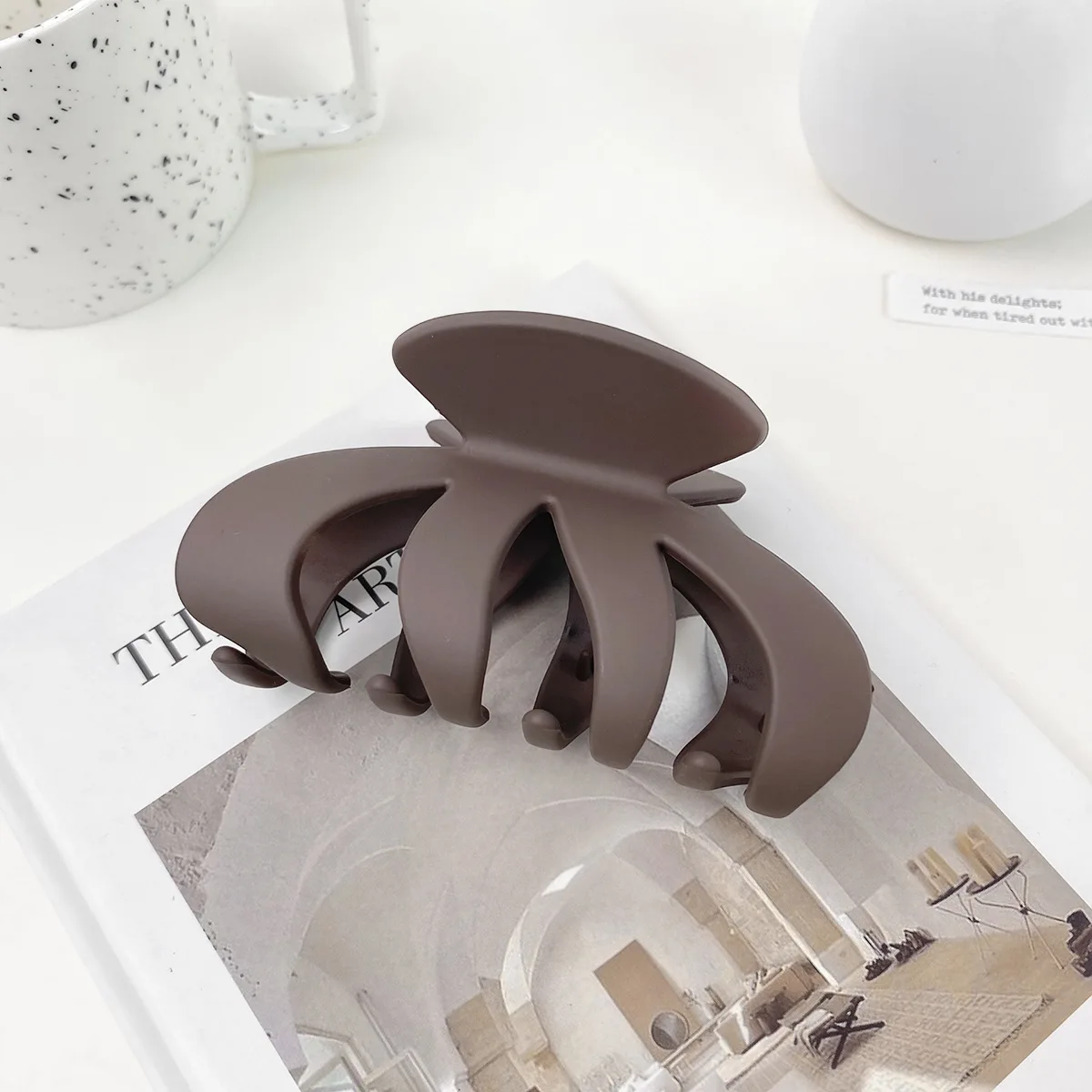 BELLEWORLD wholesale 10.5cm matte colors fashion jaw claw clip for women winter simple style crab claw clip clamp manufacturers