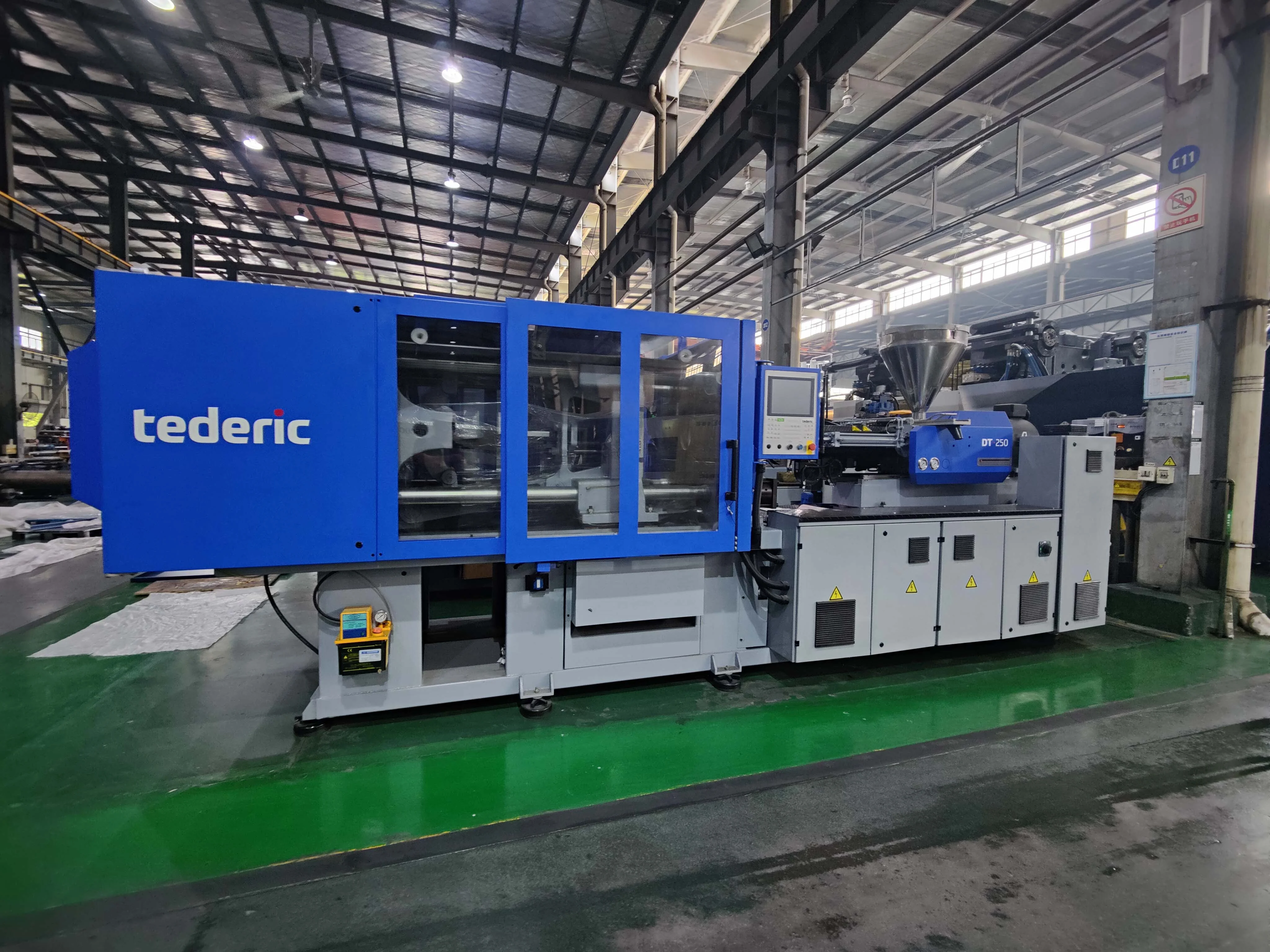 Hot Sell Used Tederic Plastic Bottle Case Injection Molding Machine D250 Plastic Making Machine