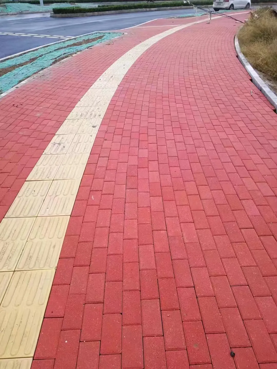 Bricks and Paver Blocks: Rubber Brick Pavers and Faux Brick Pavers for Walkway